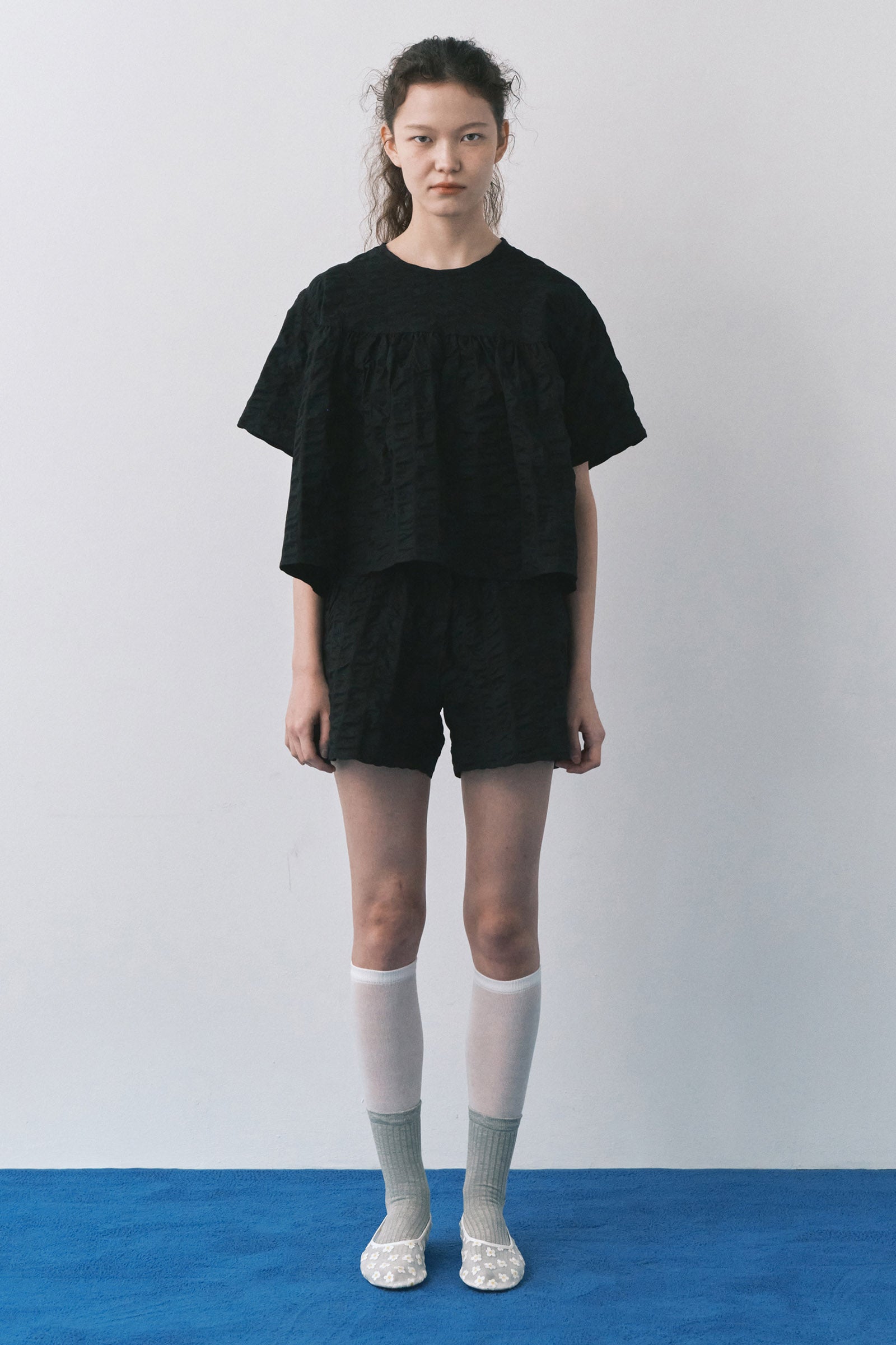 A LINE RIPPLE CROP SHIRTS_BLACK