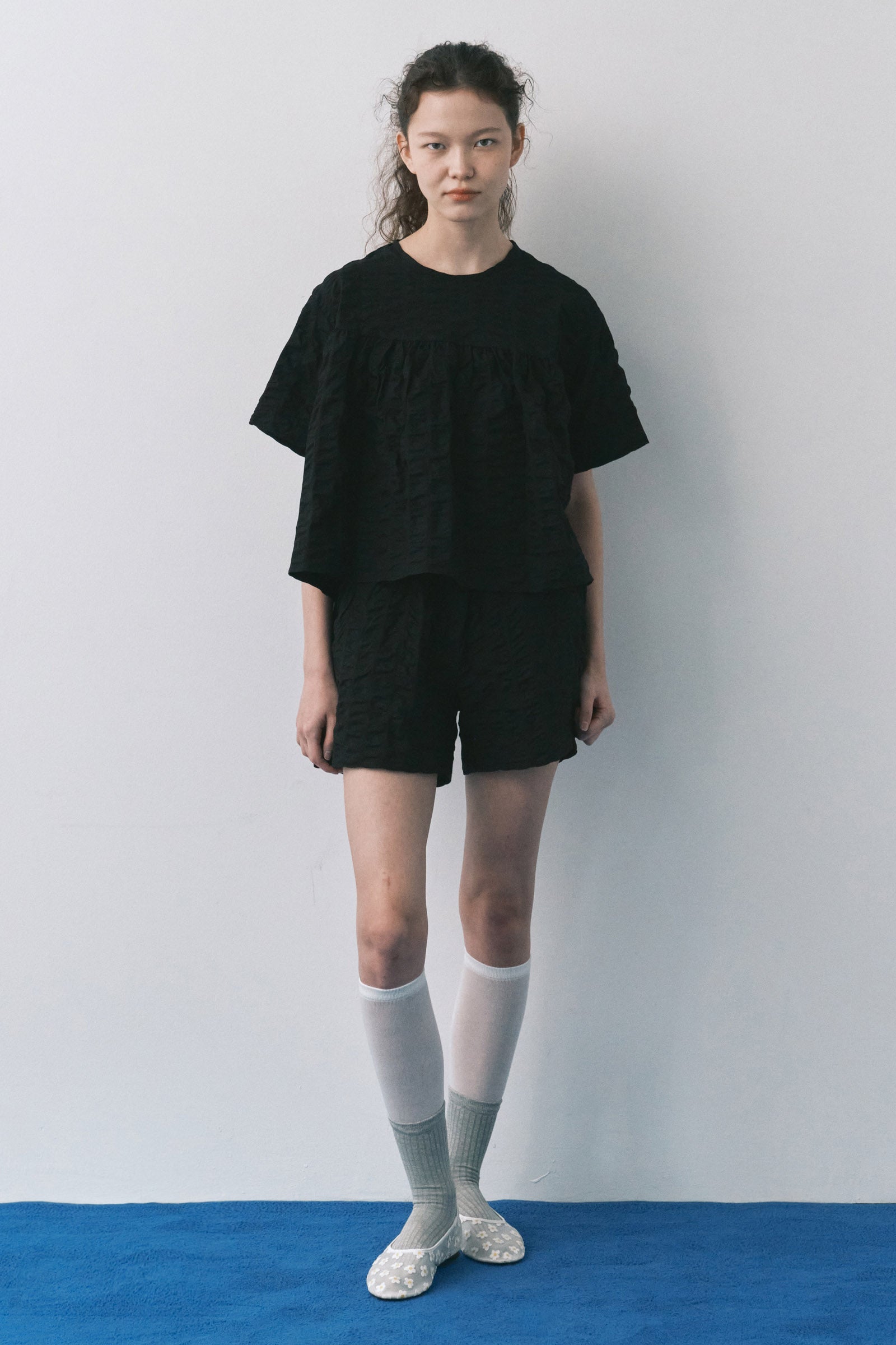 A LINE RIPPLE CROP SHIRTS_BLACK