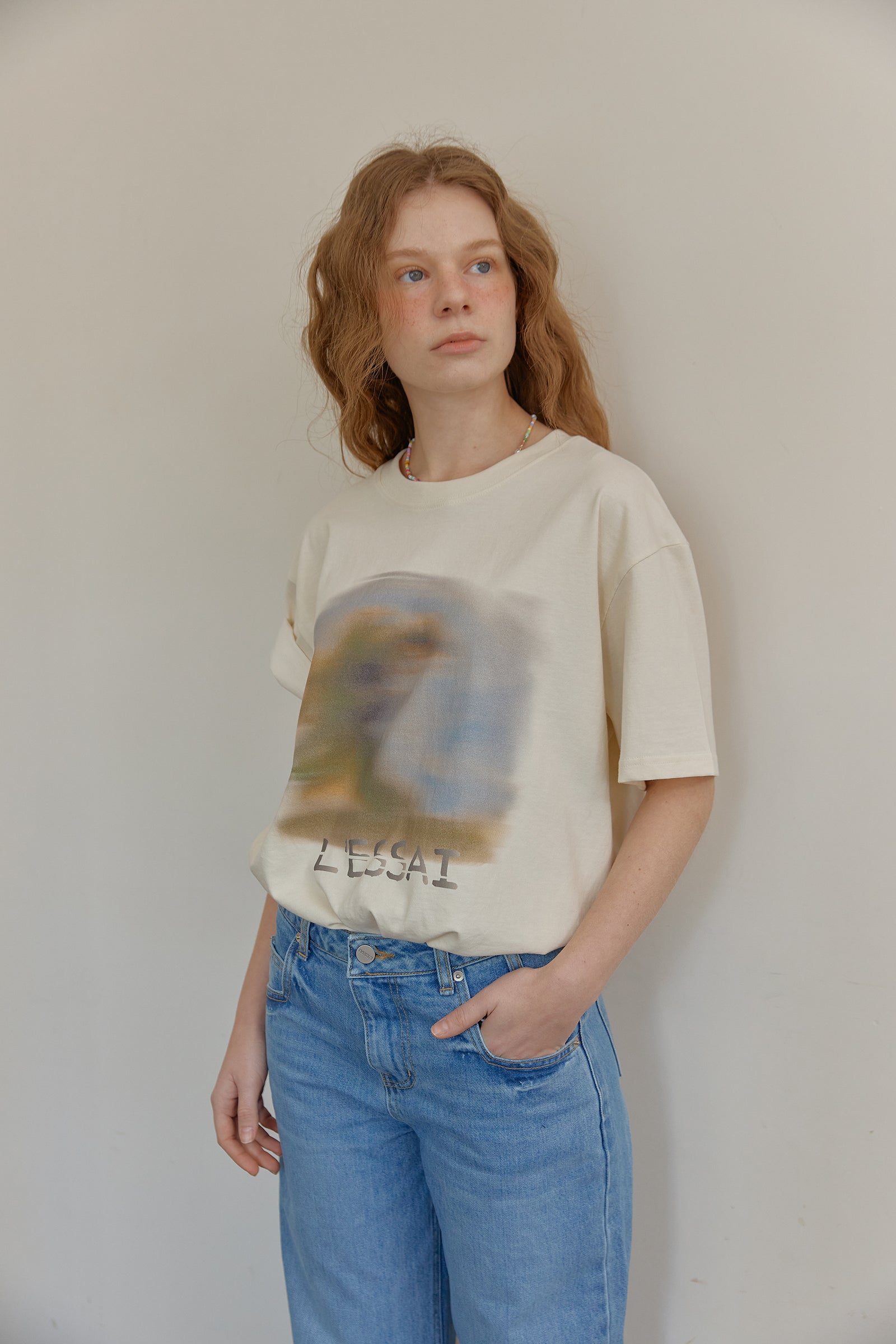 LESSAI GRAPHIC T-SHIRT_IVOIRE