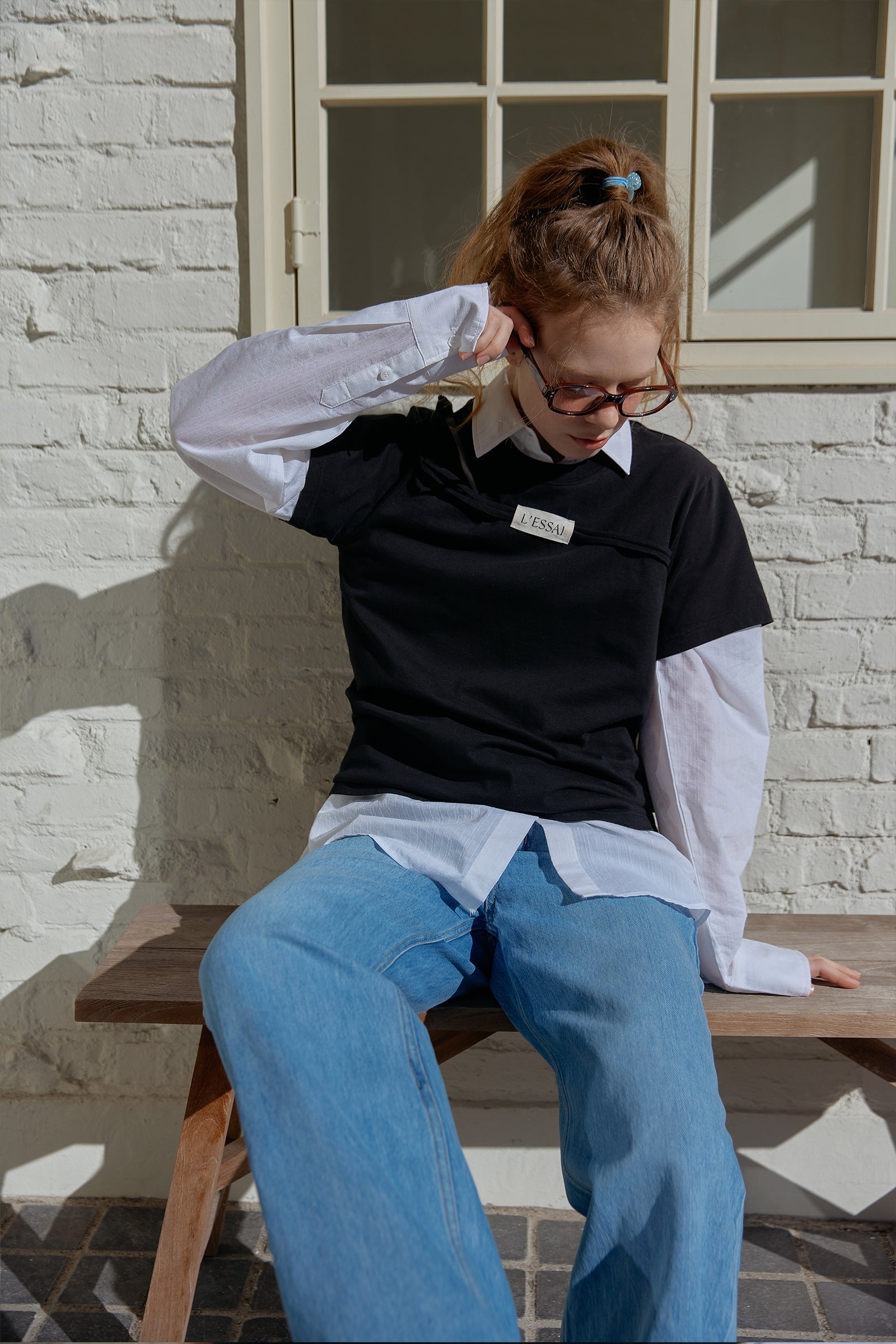 CUT OUT SHOULDER STRING LOGO T-SHIRT_GRIS