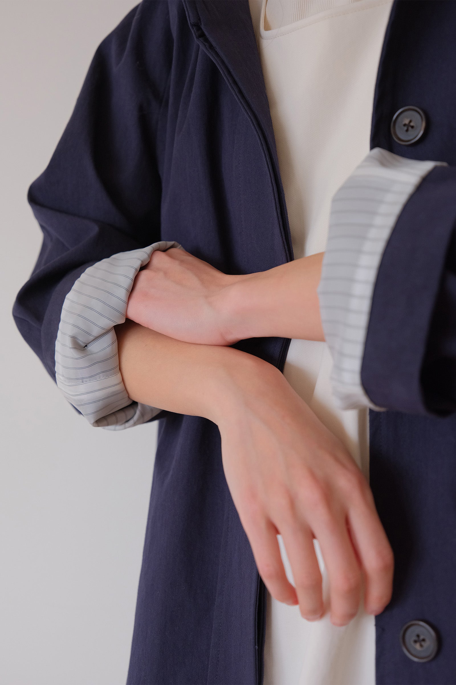 MOUI HOODED HALF TRENCH COAT _BLEU MARINE