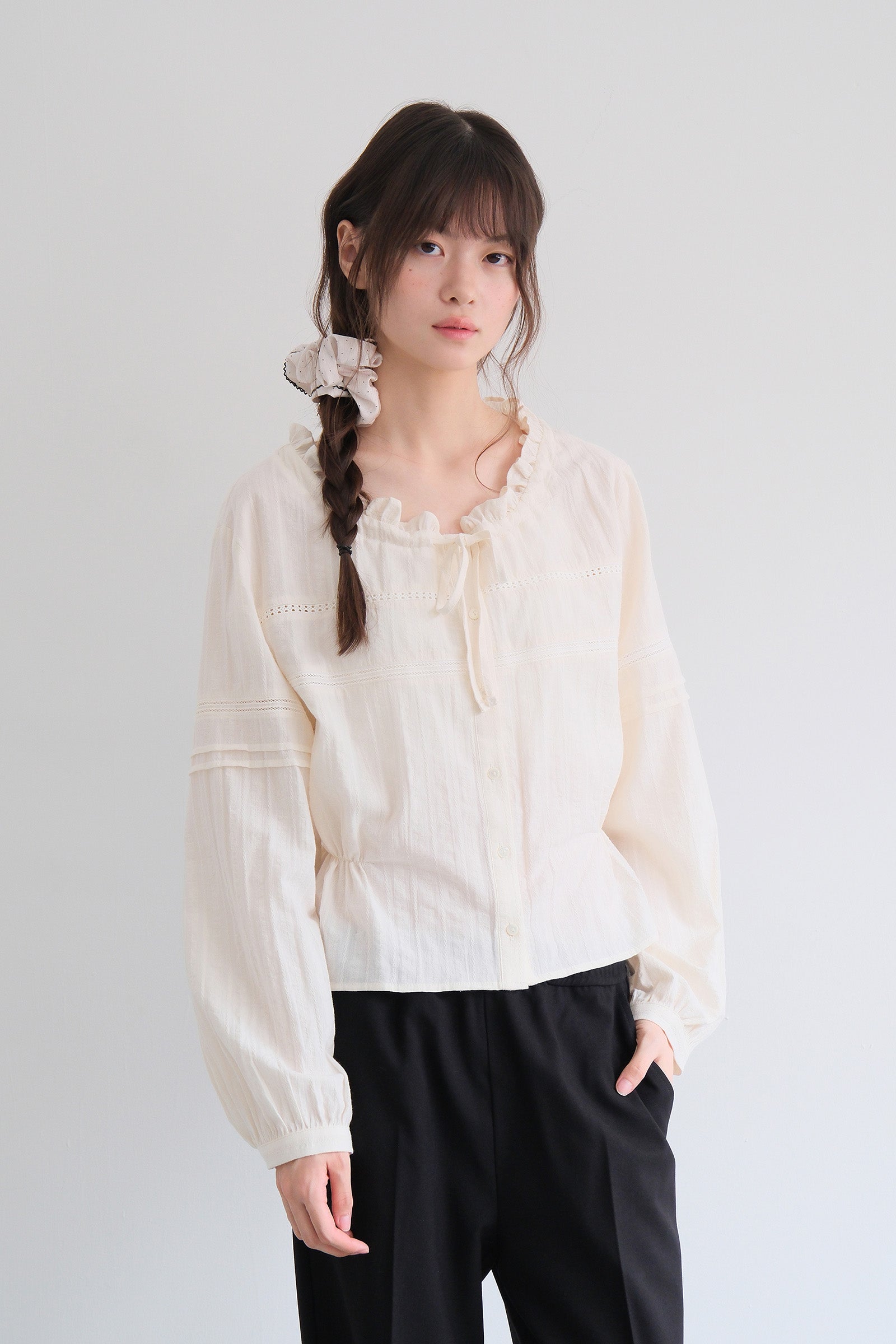 SALTY LACE BLOUSE_CREAM