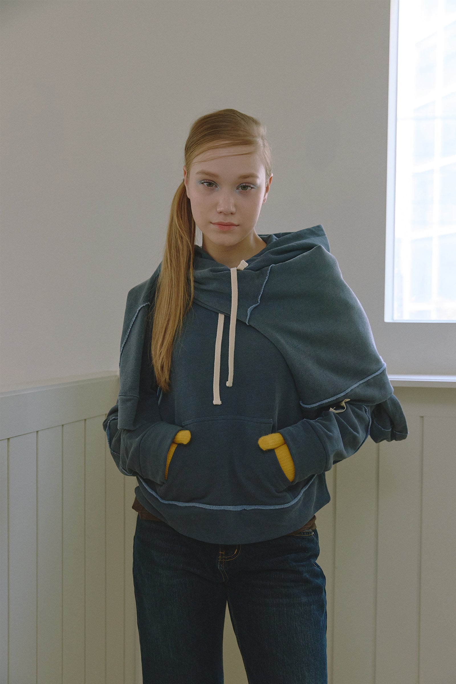 PIGMENT RAGLAN CROPPED HOODIE_BLEU