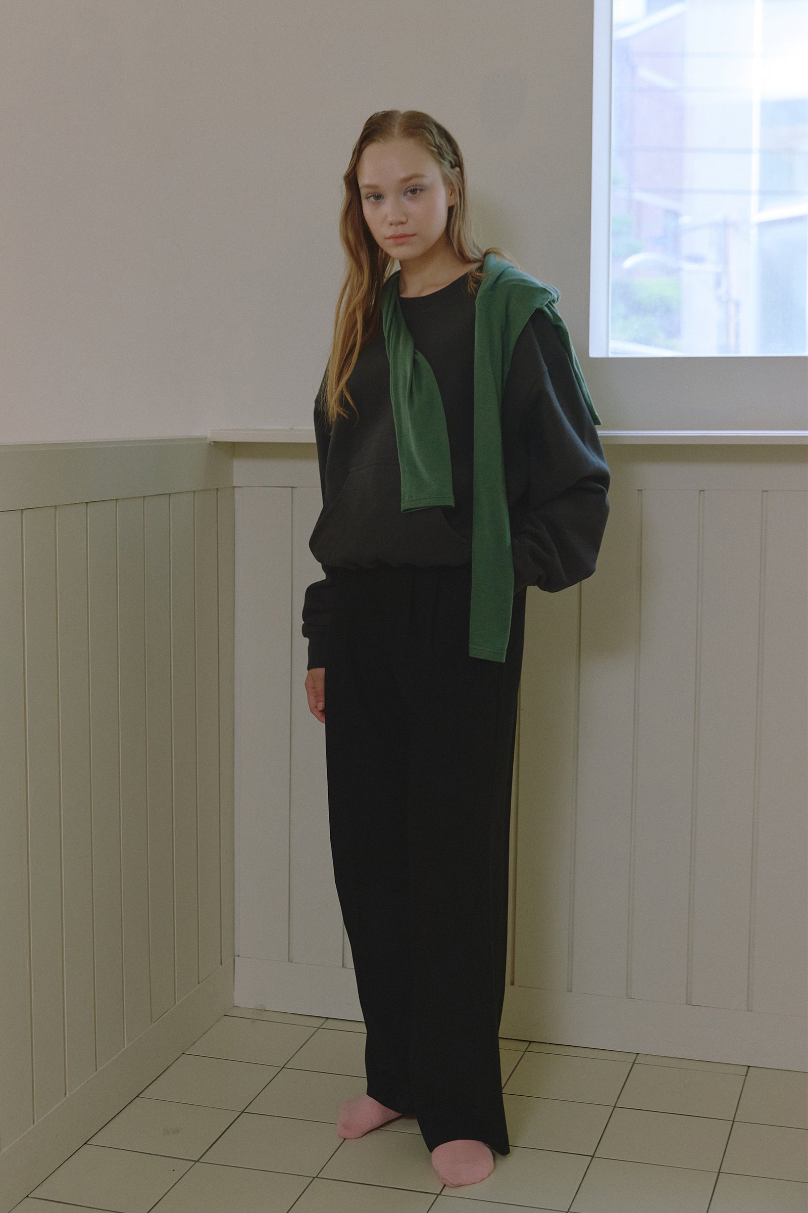 BELT LOOP DETAIL TWO TUCK WOOL BLEND WIDE PANTS_NOIR
