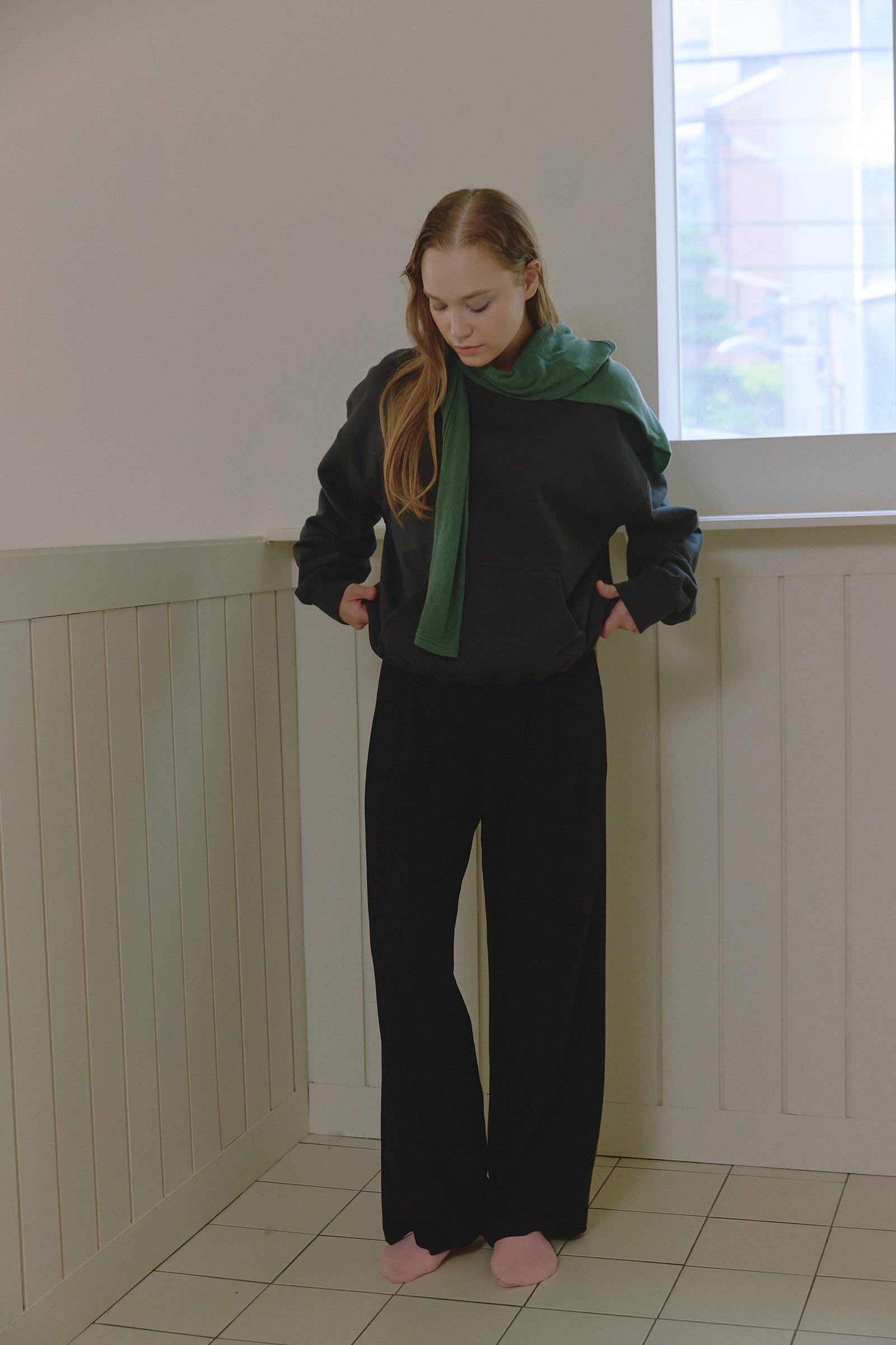 BELT LOOP DETAIL TWO TUCK WOOL BLEND WIDE PANTS_NOIR
