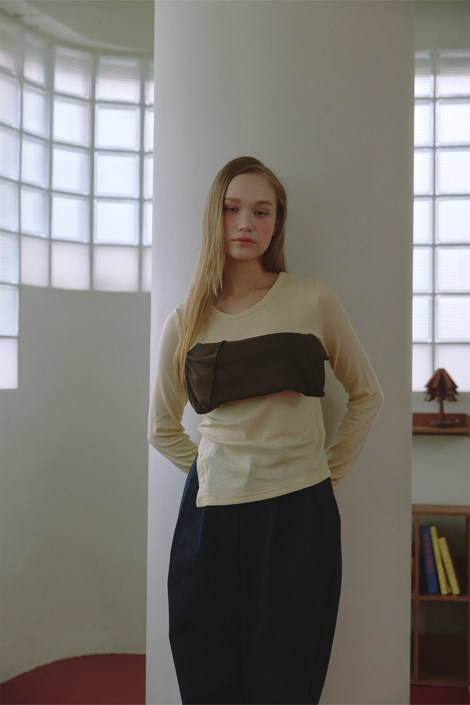 T-SHIRT MANCHES LONGUES EN LAINE AVEC FENTE LATÉRALE_JAUNE CLAIR