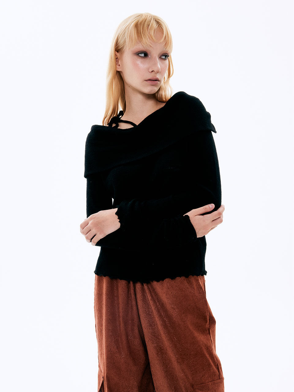 Wool off-shoulder Top_Noir