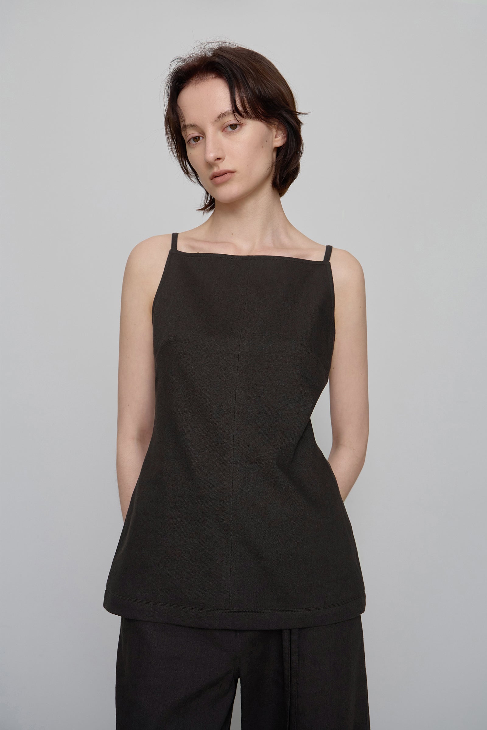 BLOUSE SANS MANCHES EN LIN_MARRON FONCÉ
