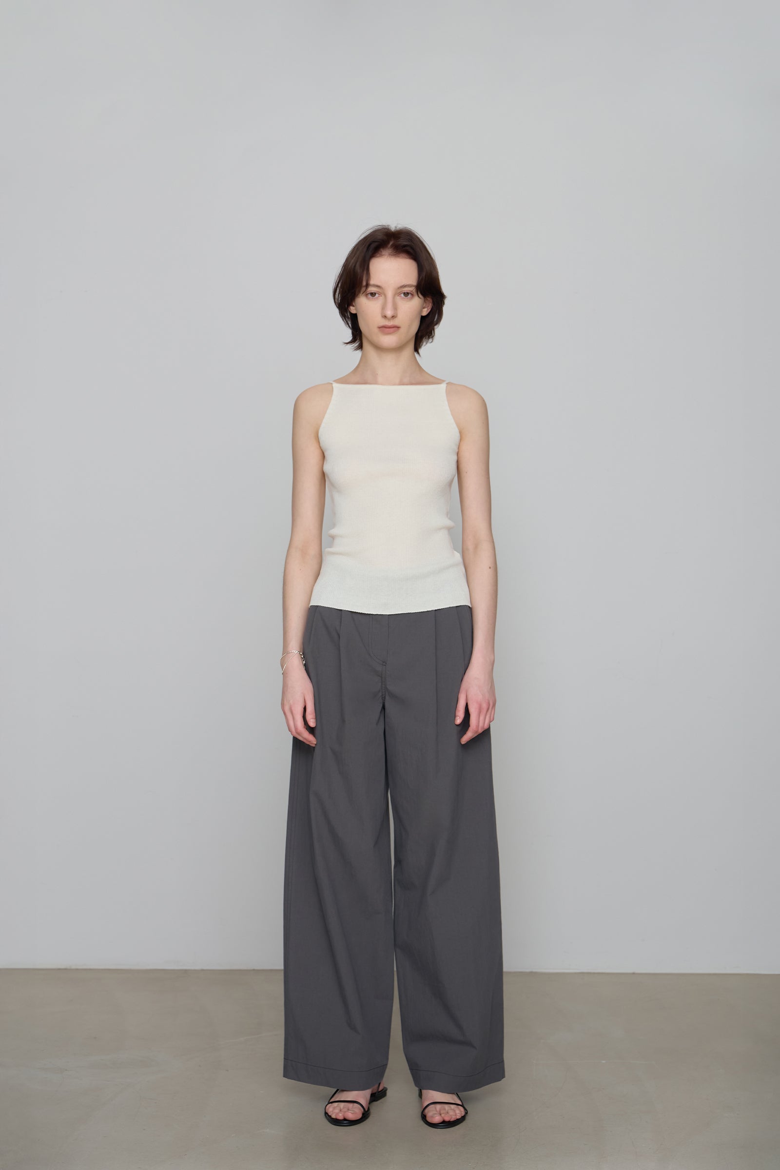 CUTTER WIDE TUCK PANTS _CHARCOAL