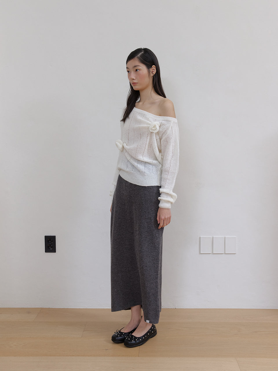 ROSE BROOCH ONE SHOULDER KNIT_IVORY