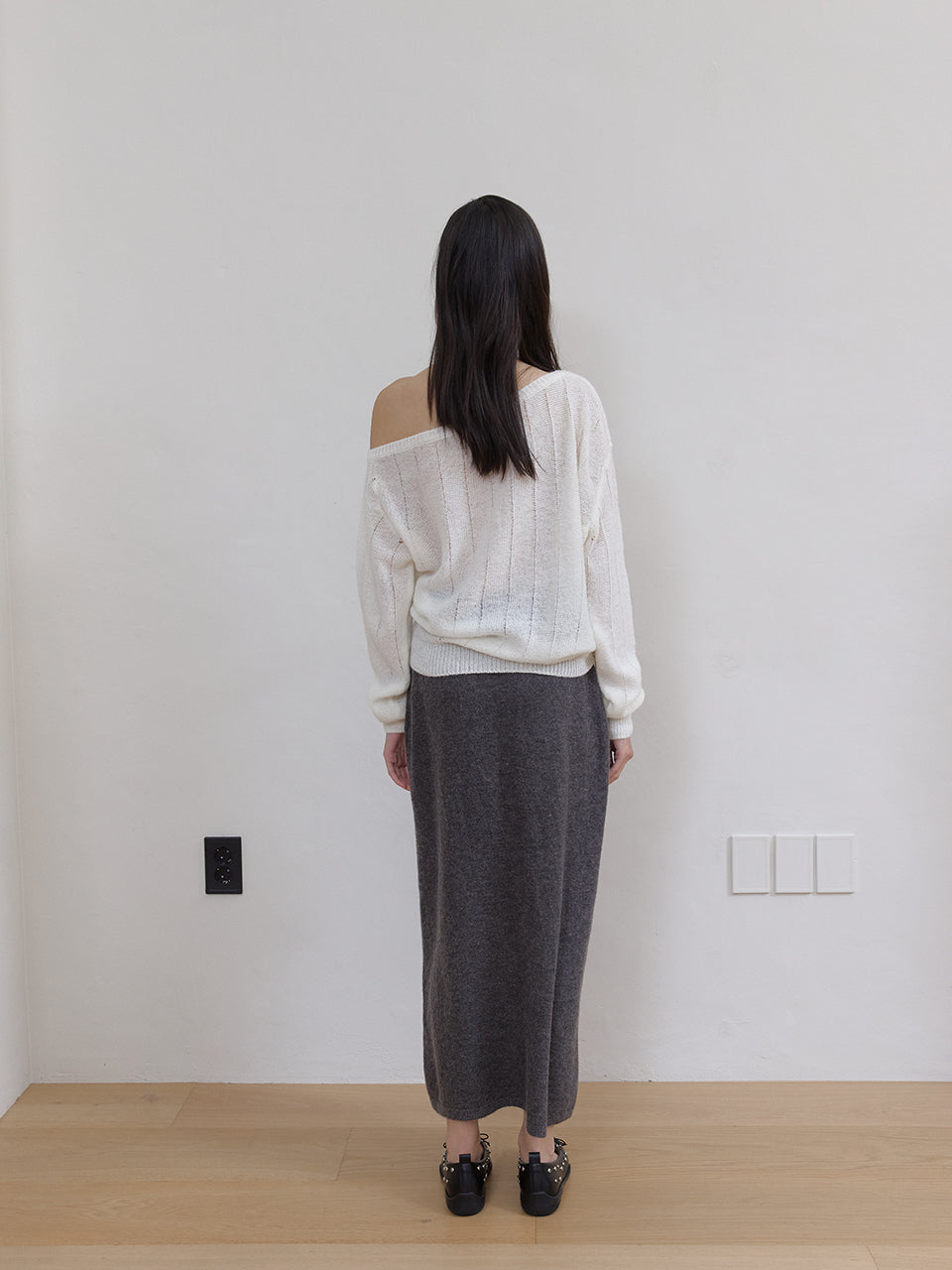 ROSE BROOCH ONE SHOULDER KNIT_IVORY