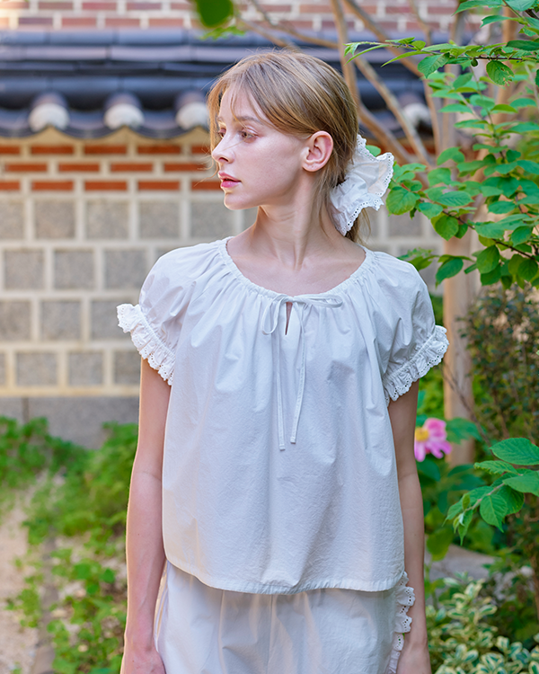 LACE TRIMMING SHIRRING BLOUSE