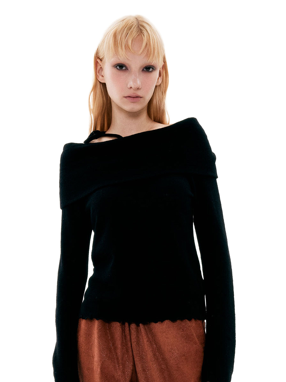 Wool off-shoulder Top_Noir