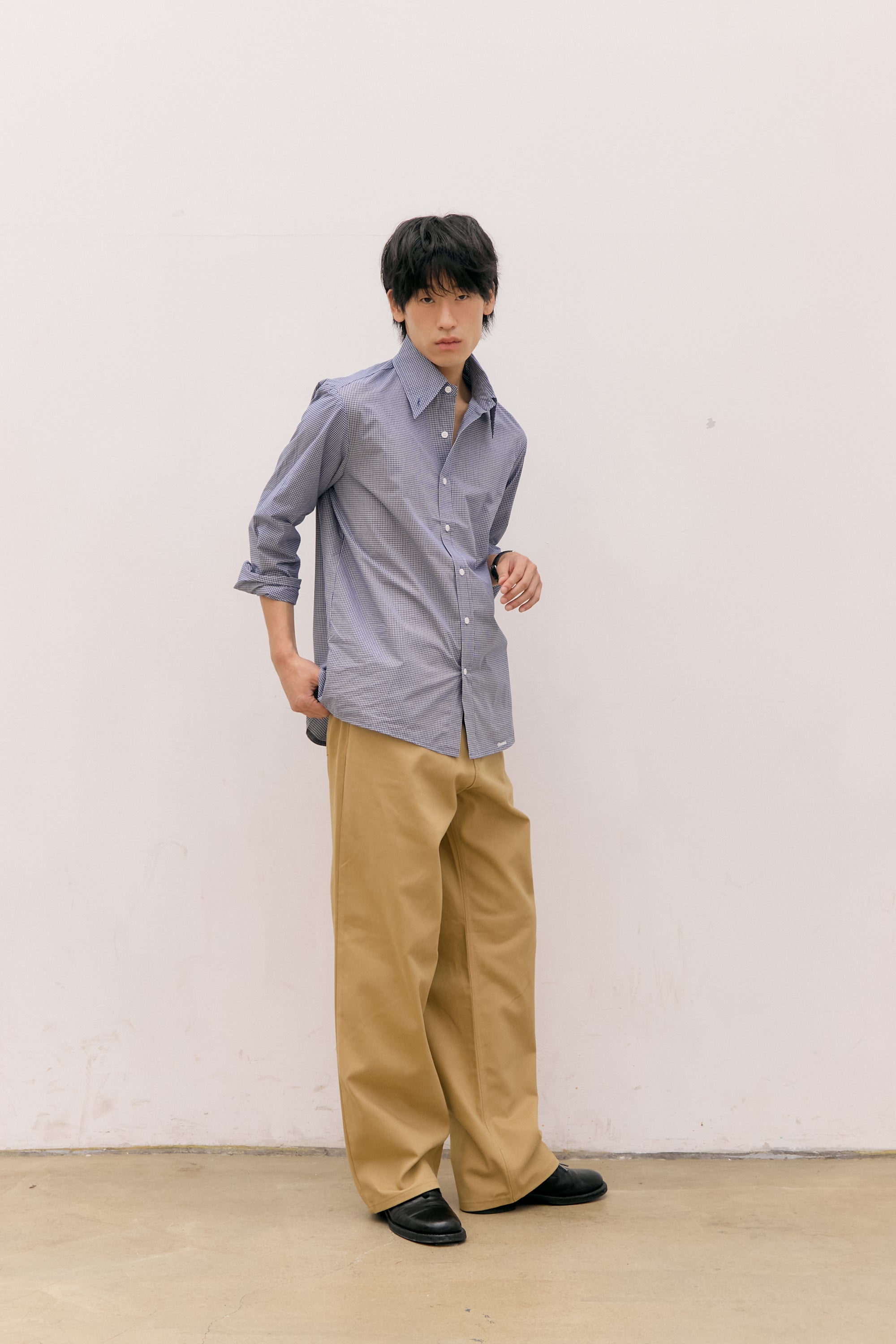 CHEMISE À CARREAUX À MANCHES RETROUSSÉES_BLEU MARINE