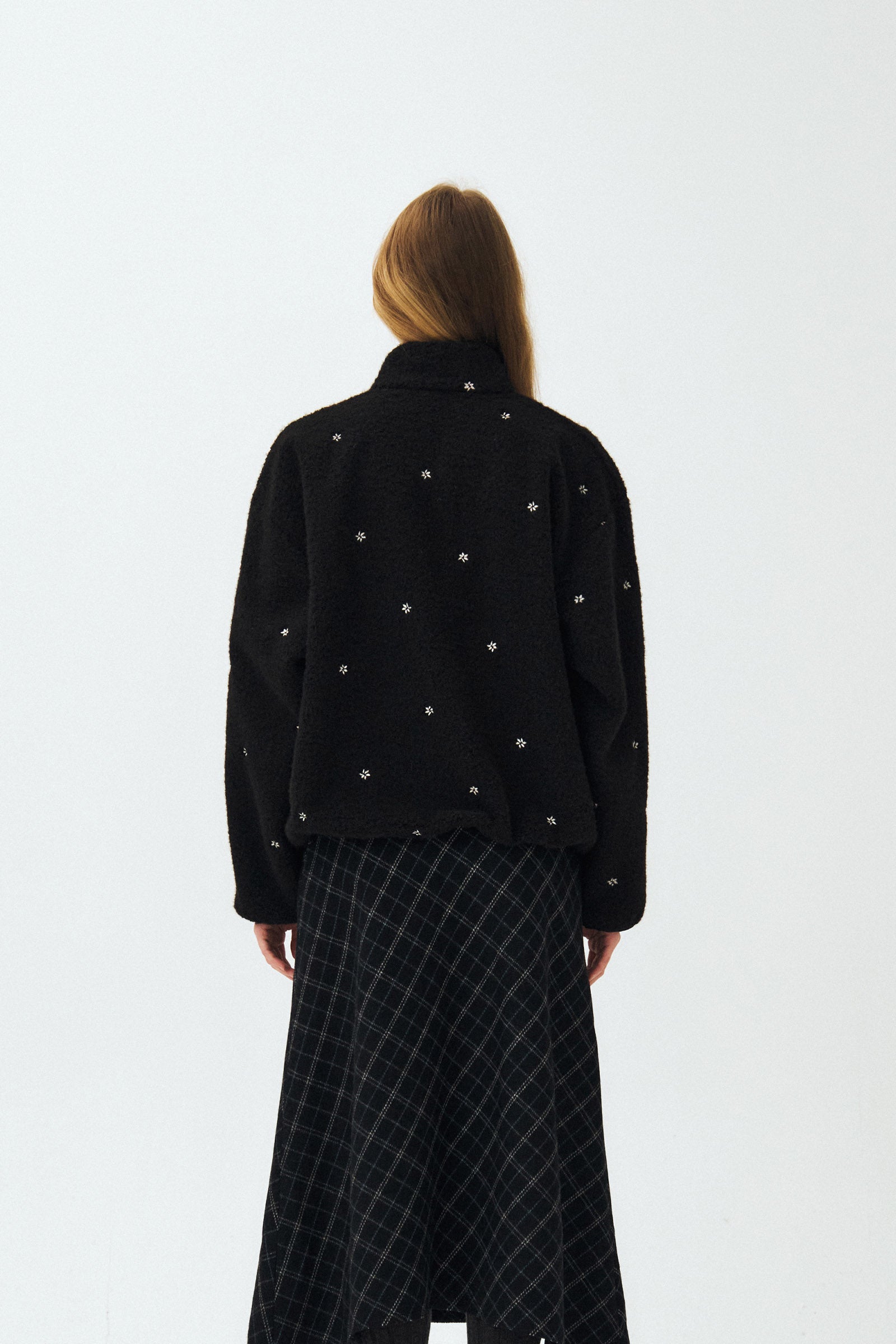 FLORAL EMBROIDERED HALF ZIP-UP FLEECE JACKET_BLACK