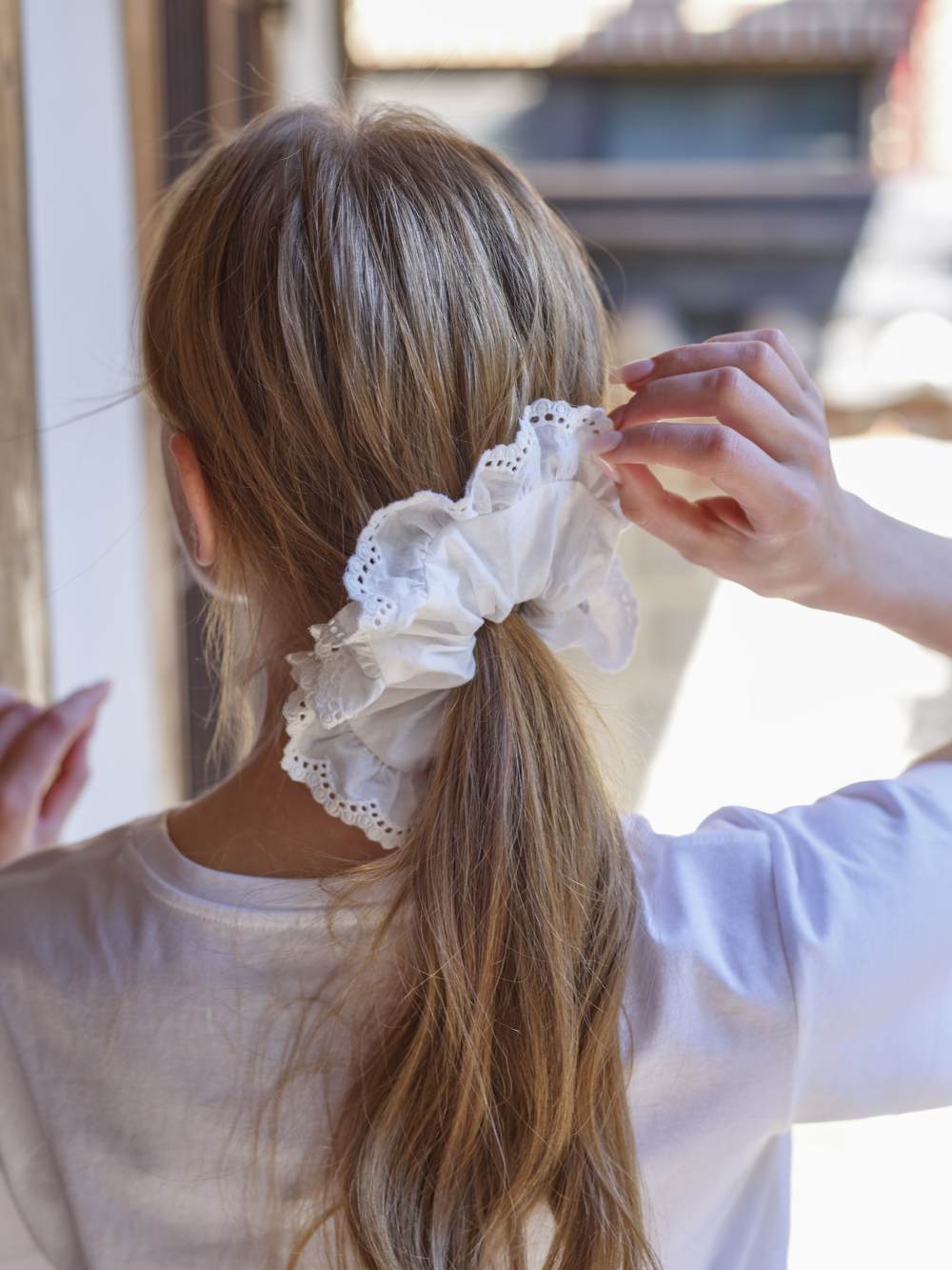 LACE TRIMMING SCRUNCHIE