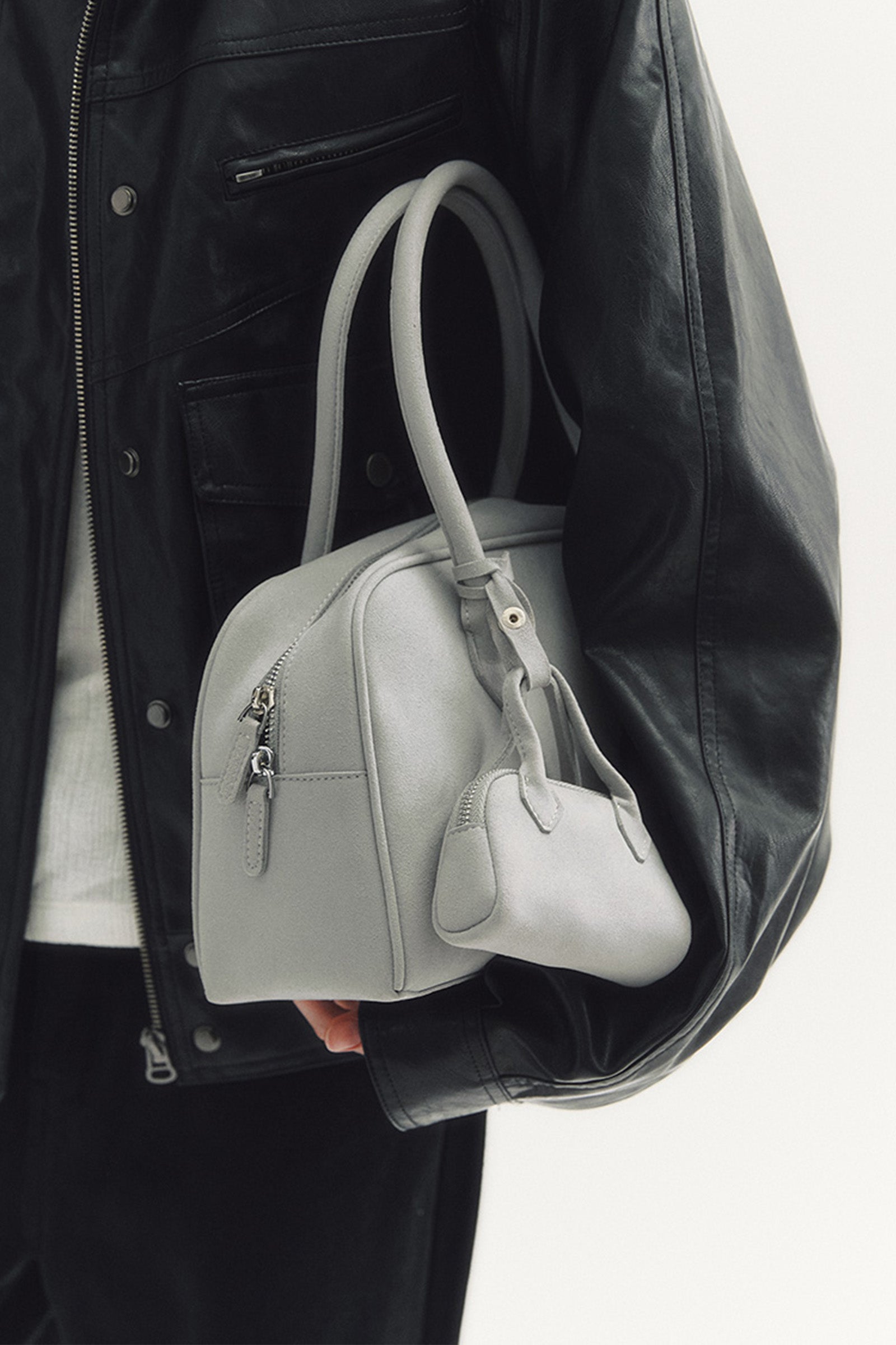 SMALL SUEDE HUG BAG_GREY