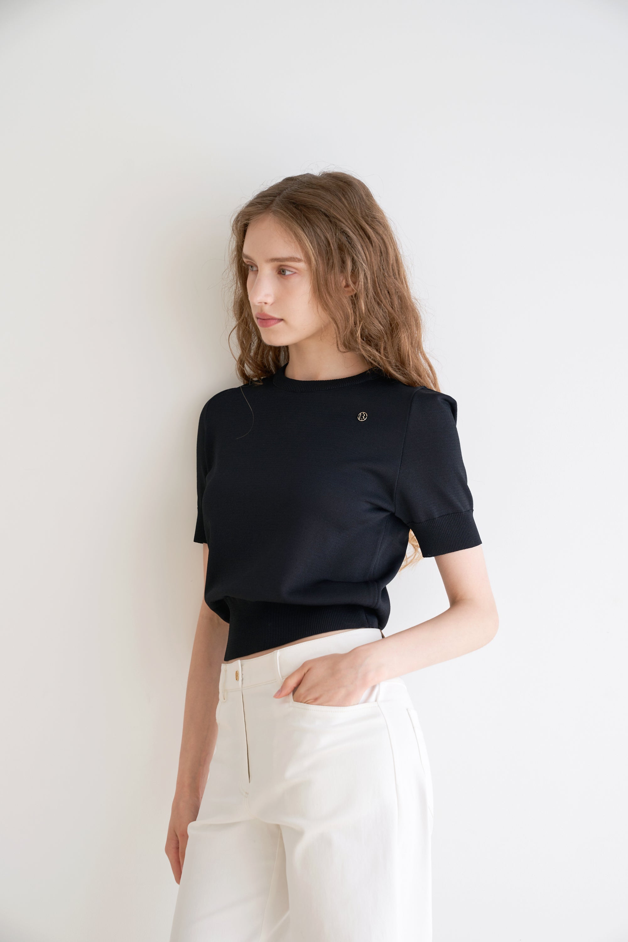 SHOULDER POINT SHORT SLEEVE KNIT_NOIR