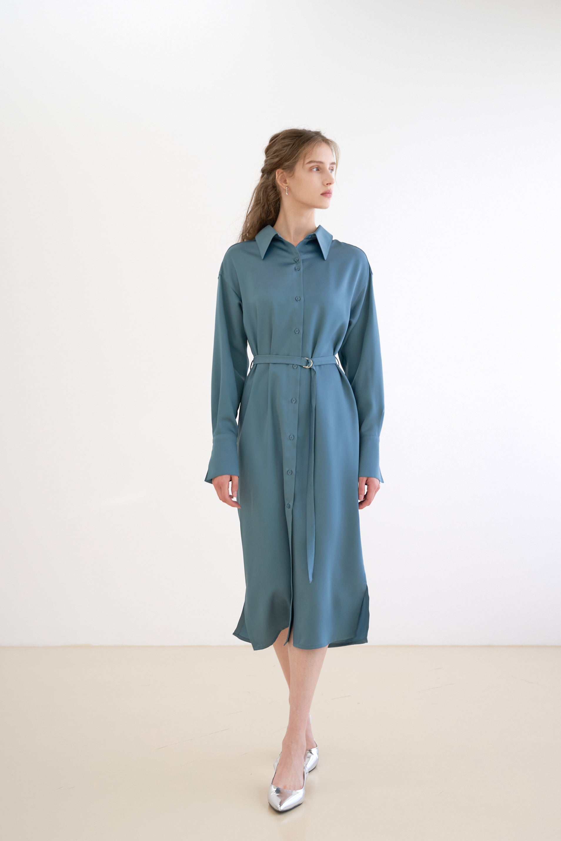 TWO-BUTTON SILKY LONG SHIRT DRESS_BLUE