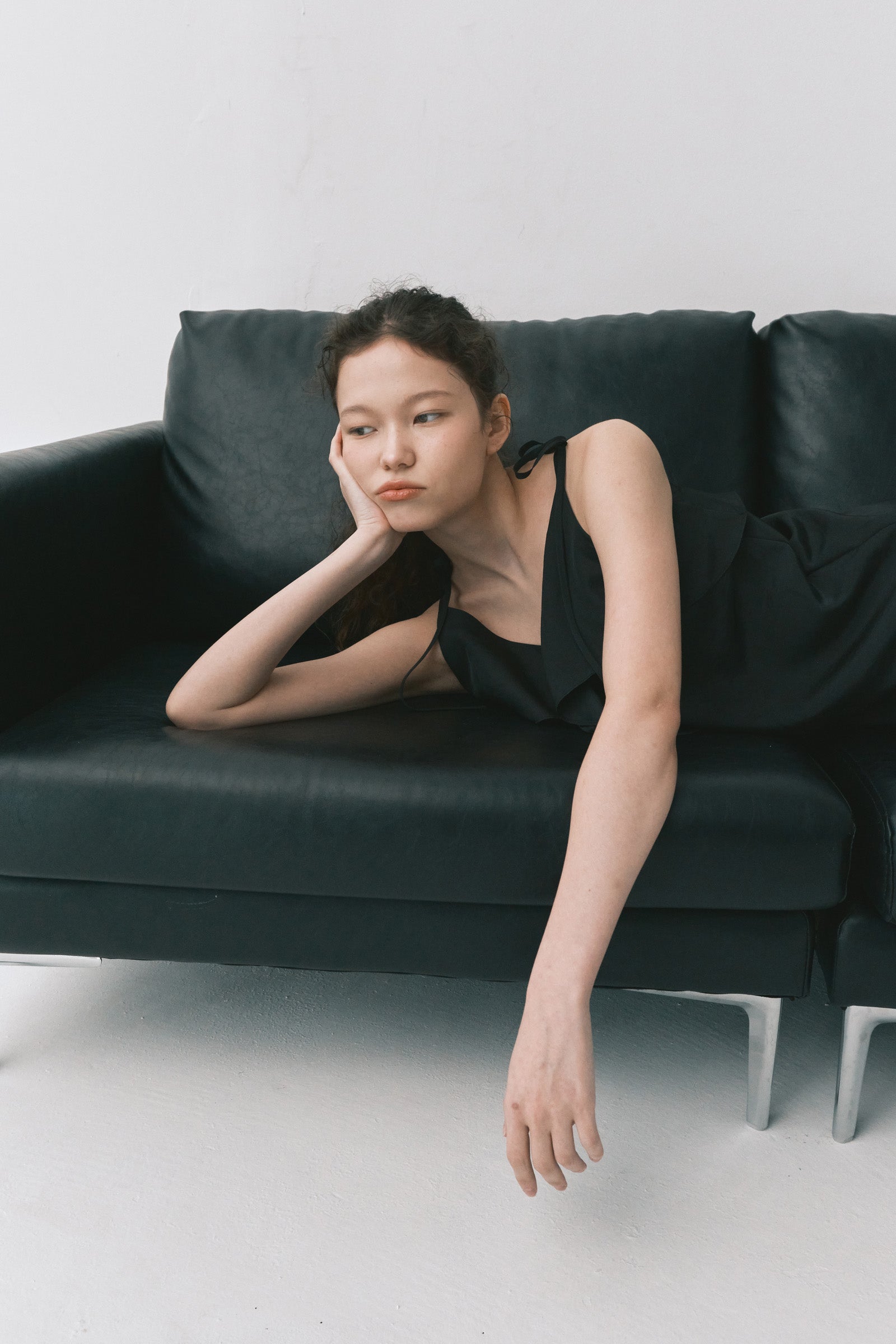 RUFFLE CAMISOLE BLOUSE_NOIR