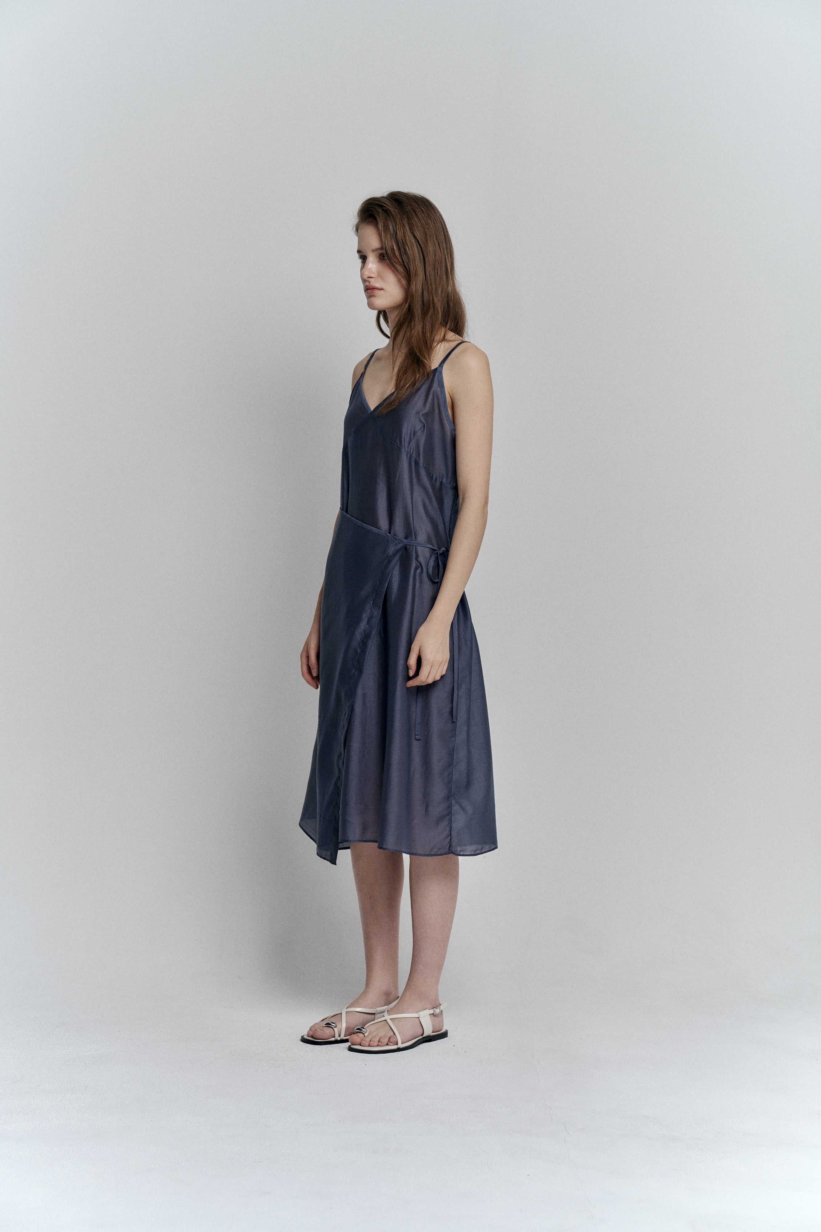 FINE O' KIND, ROBE SUPERPOSÉE EN MOUSSELINE_BLEU MARINE