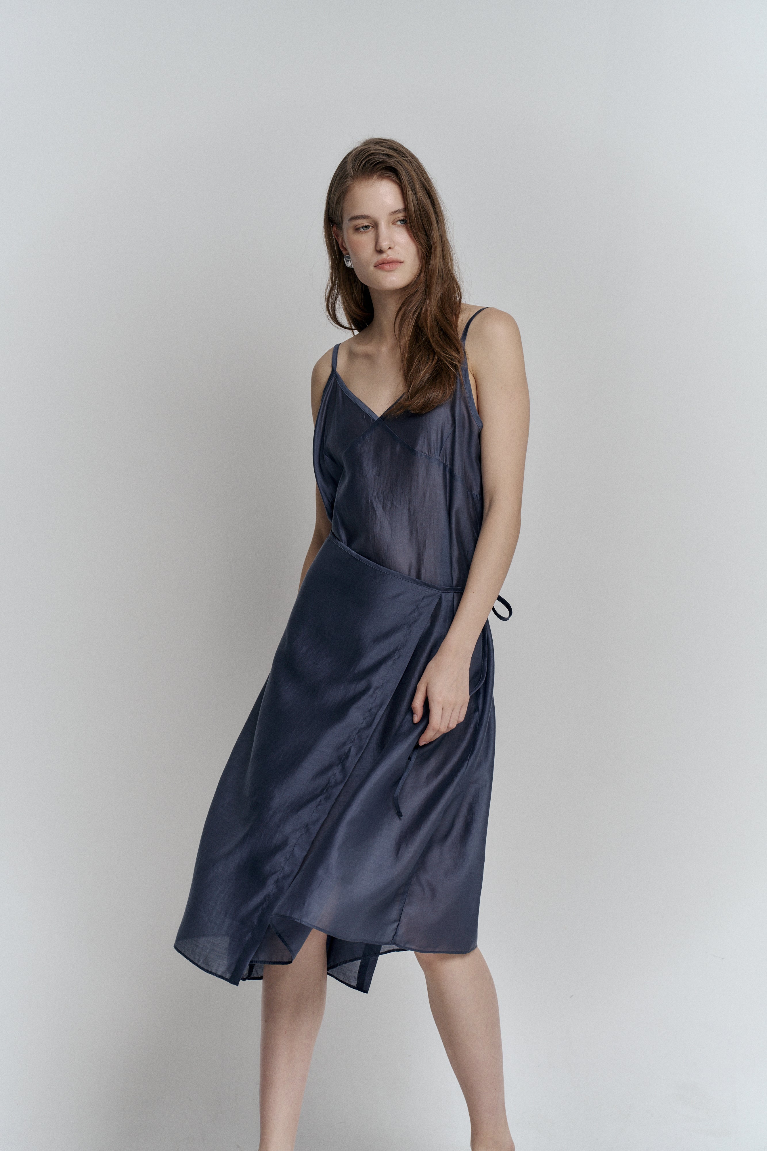 FINE O' KIND, ROBE SUPERPOSÉE EN MOUSSELINE_BLEU MARINE