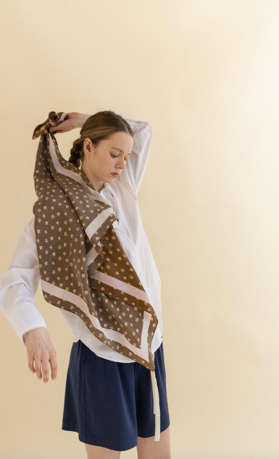 FOULARD EN SOIE JARDIN FLEURI_MARRON