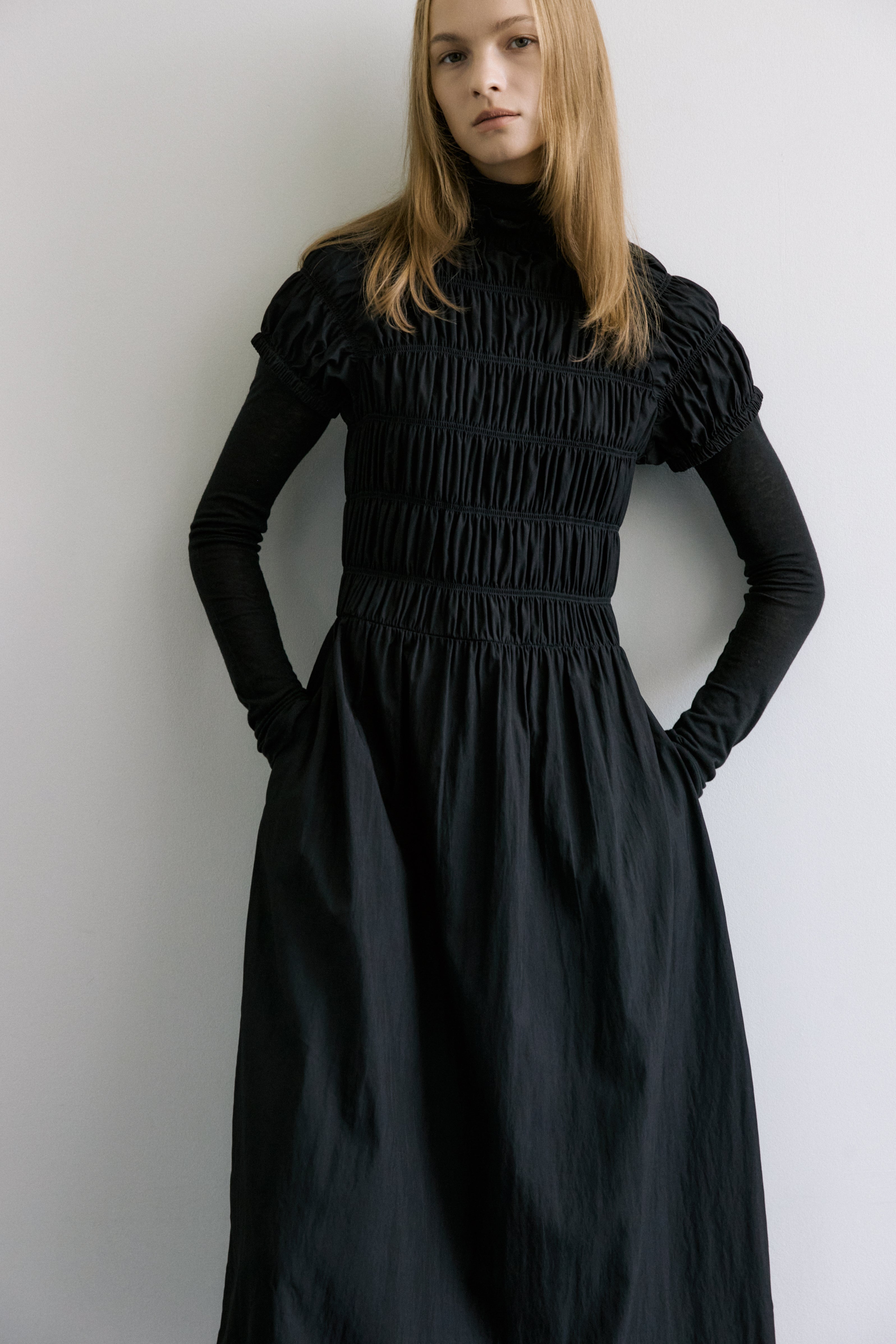 HIGH NECK TUCKING DRESS_BLACK