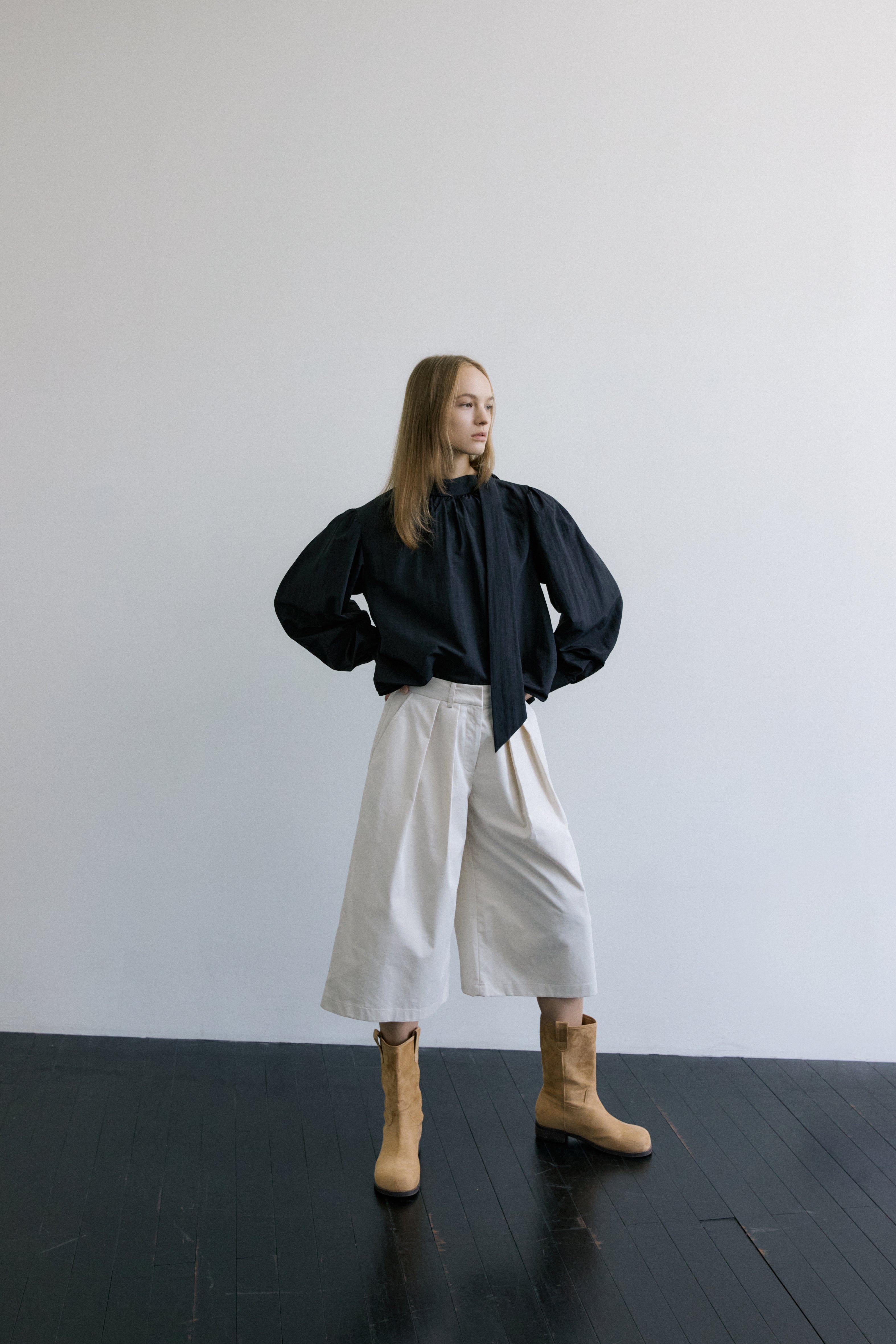 AUTUMN TWO TUCK CULOTTES PANTS_LIGHT BEIGE