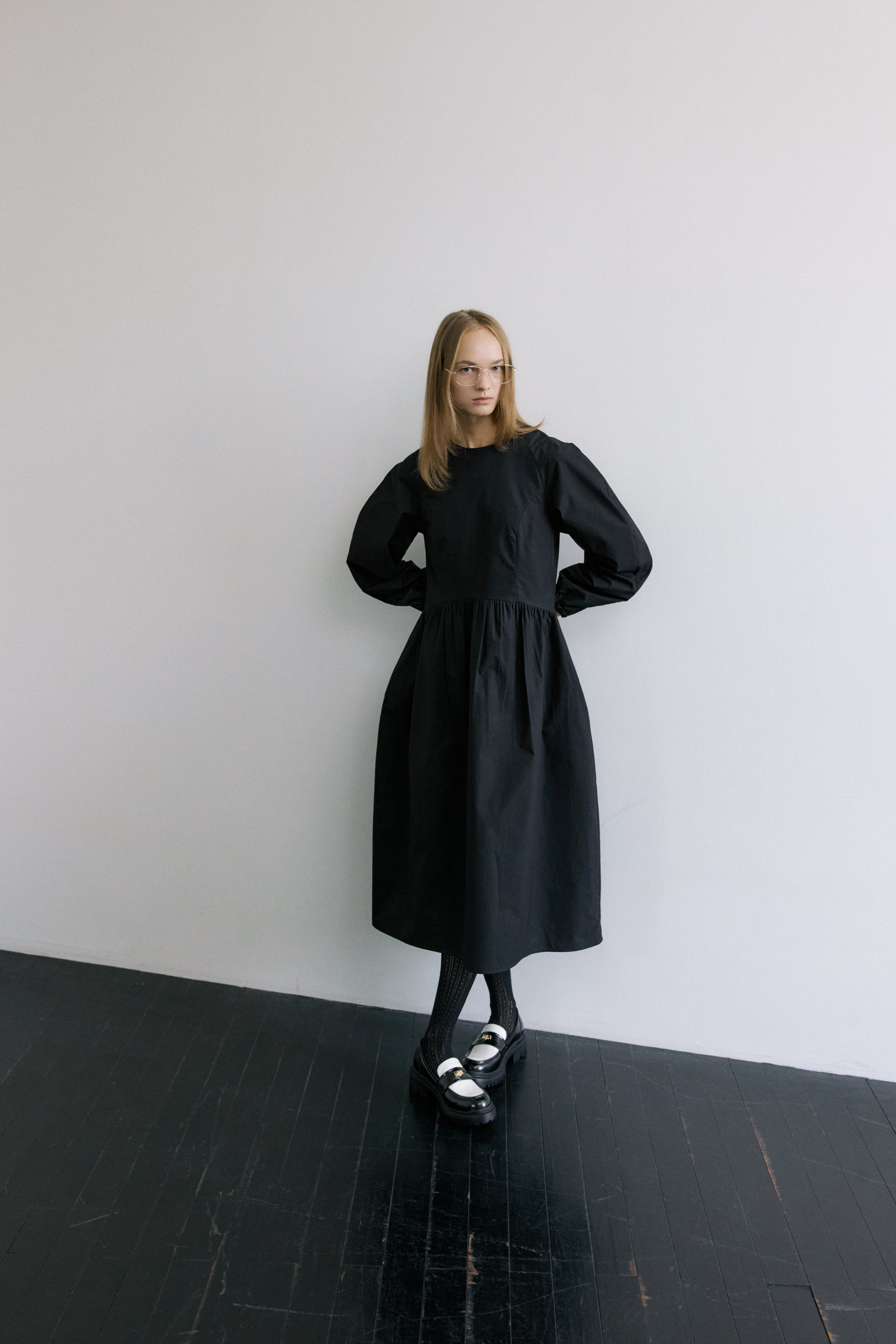 VOLUME RAGLAN SLEEVE LONG DRESS_BLACK