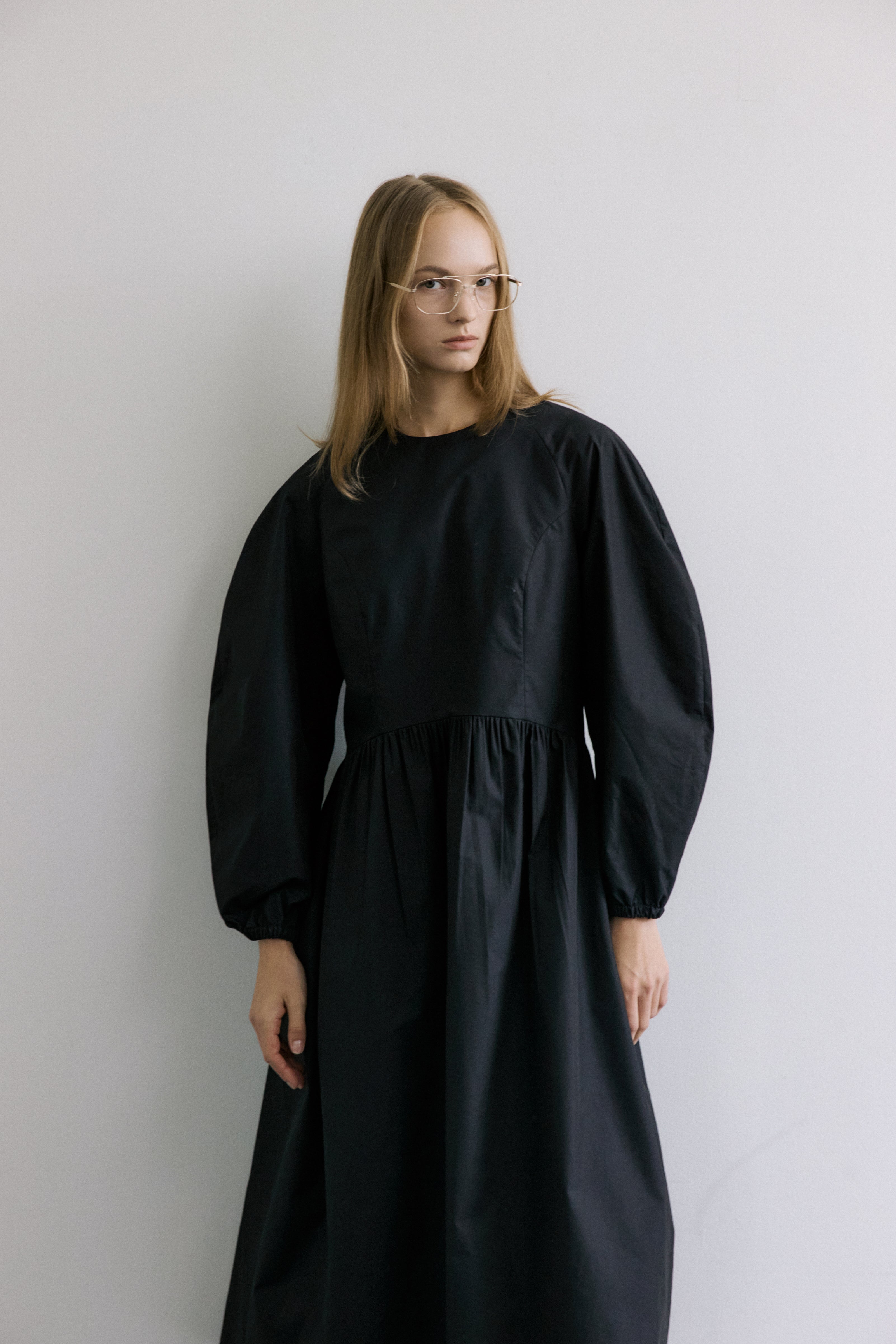 VOLUME RAGLAN SLEEVE LONG DRESS_BLACK