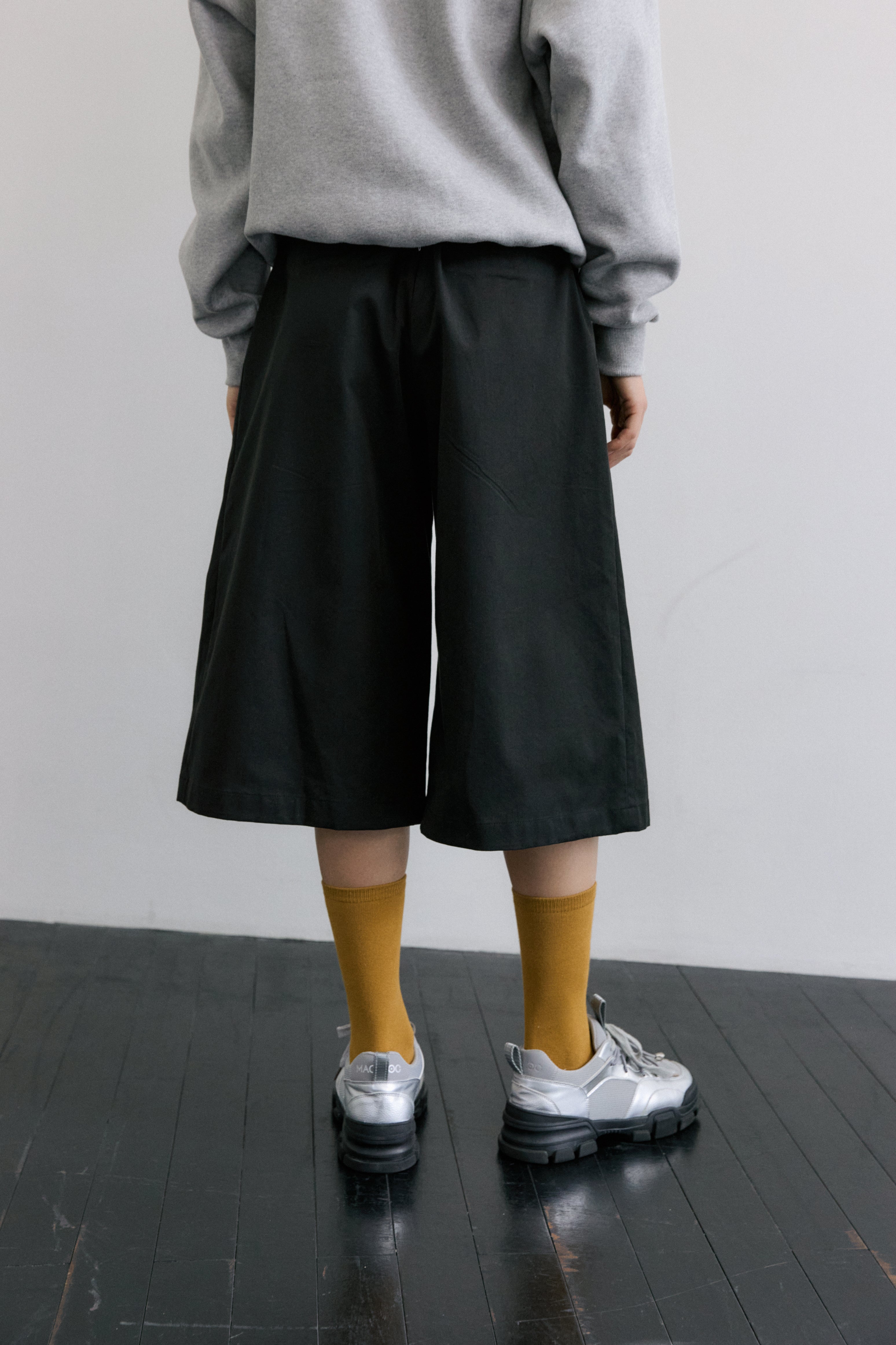 AUTUMN TWO TUCK CULOTTES PANTS_BLACK