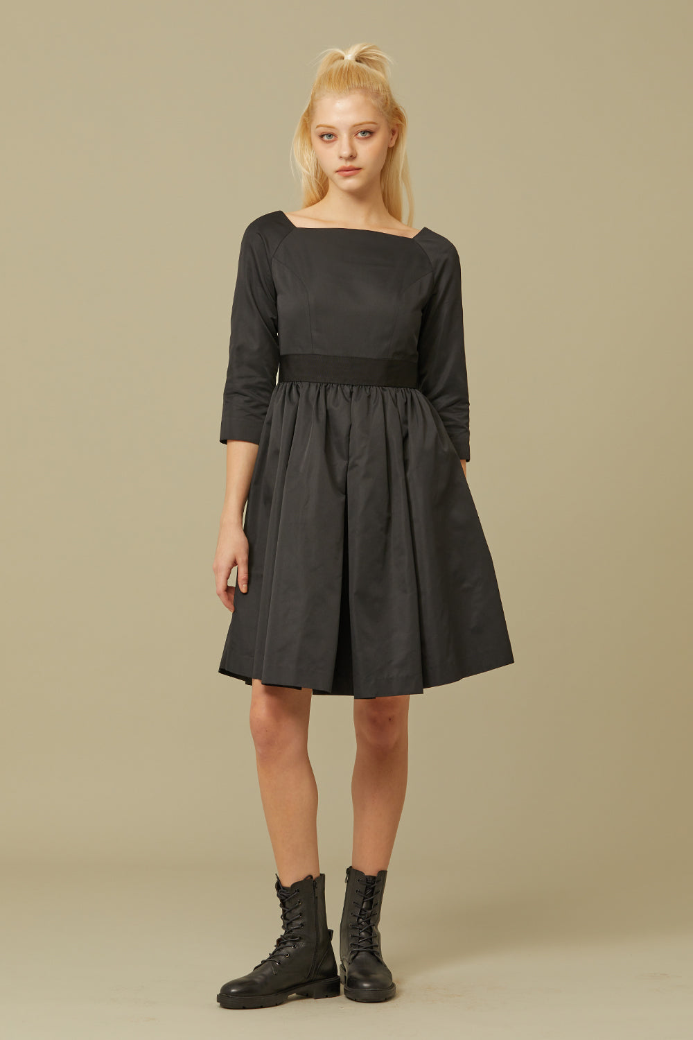 SQUARE NECK MINI DRESS_NOIR