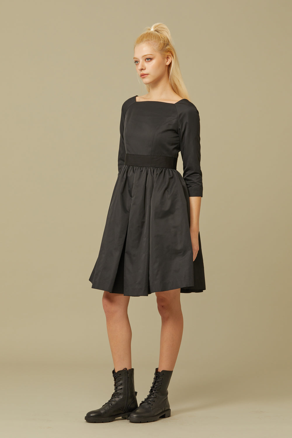 SQUARE NECK MINI DRESS_NOIR