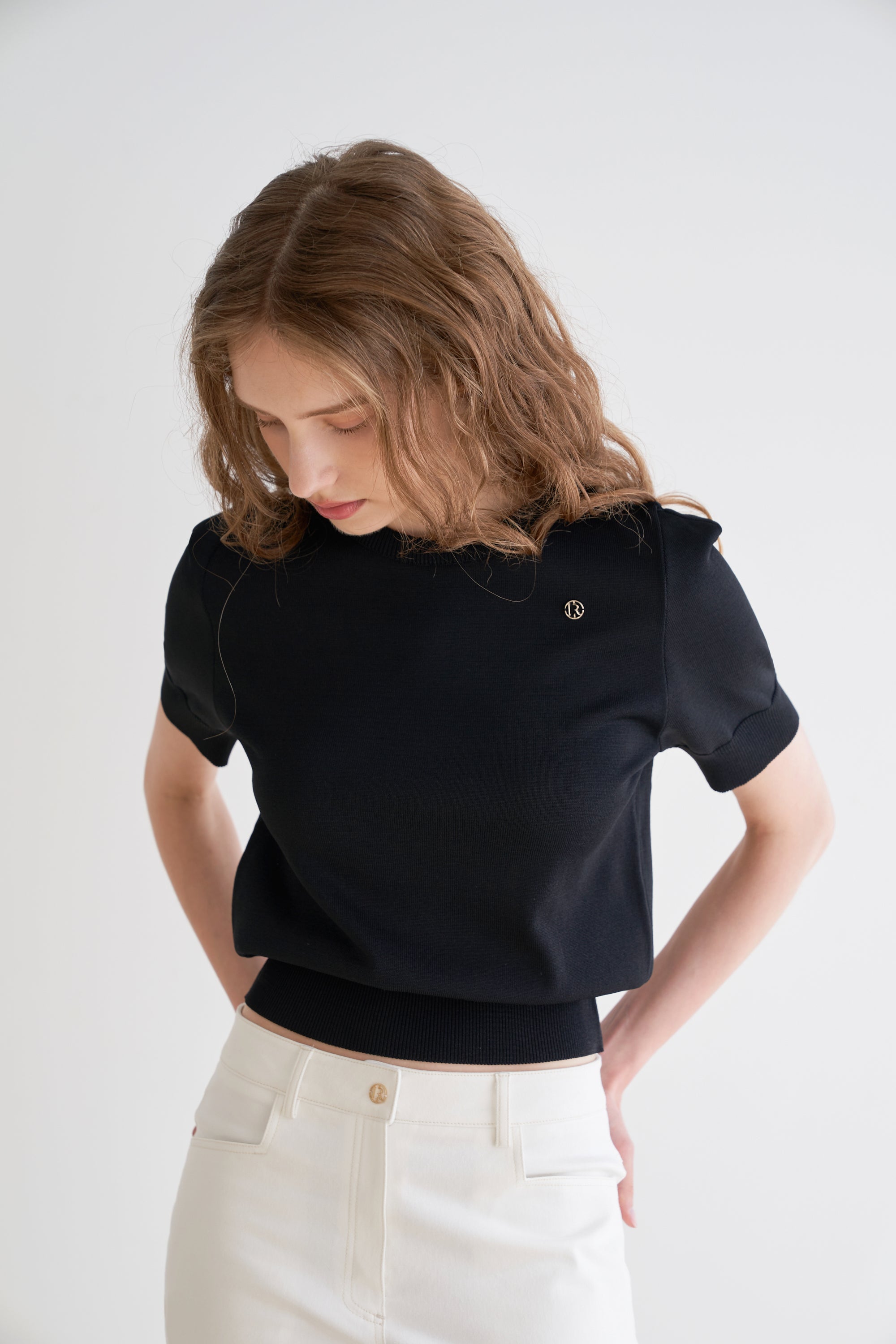 SHOULDER POINT SHORT SLEEVE KNIT_NOIR