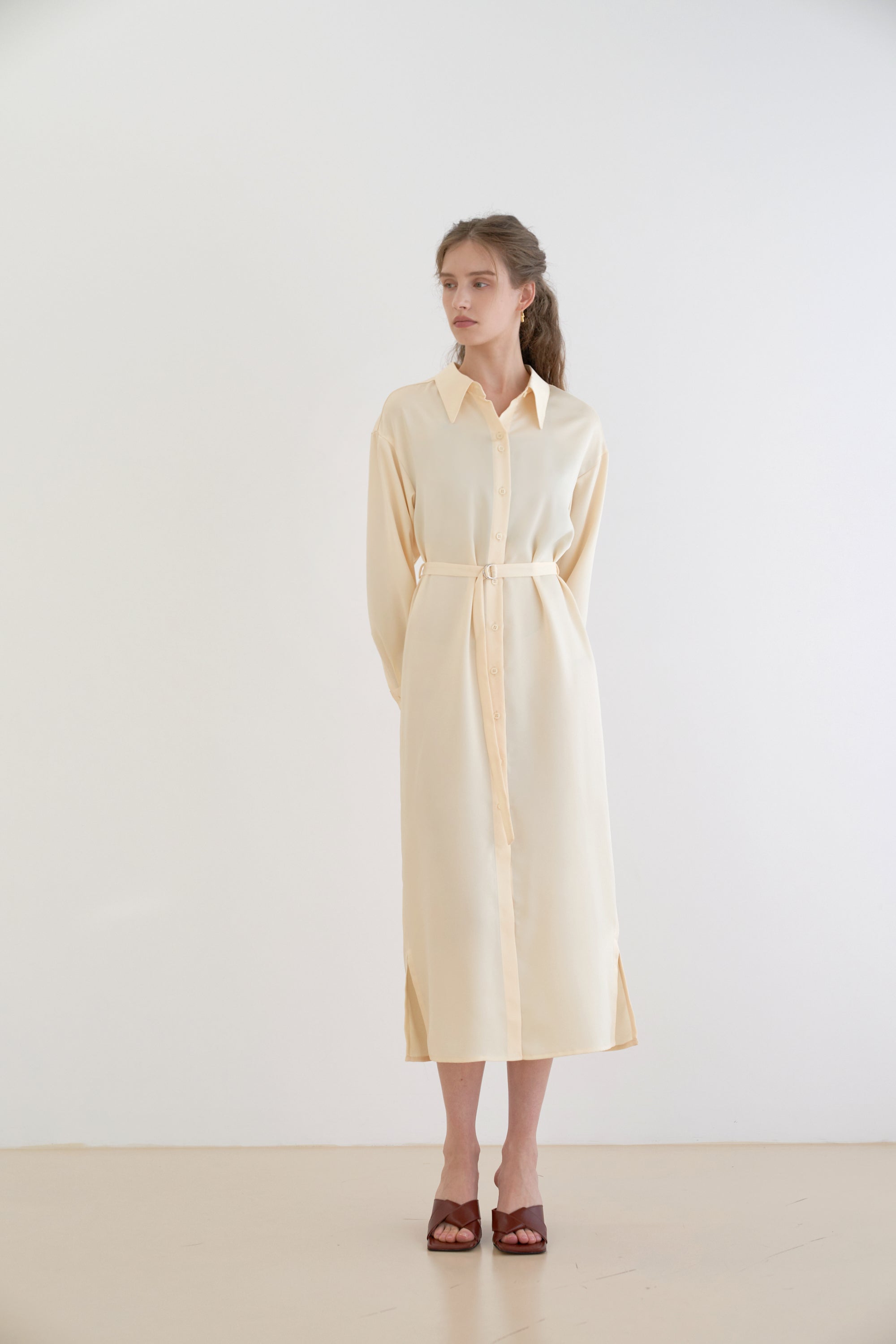 TWO-BUTTON SILKY LONG SHIRT DRESS_JAUNE