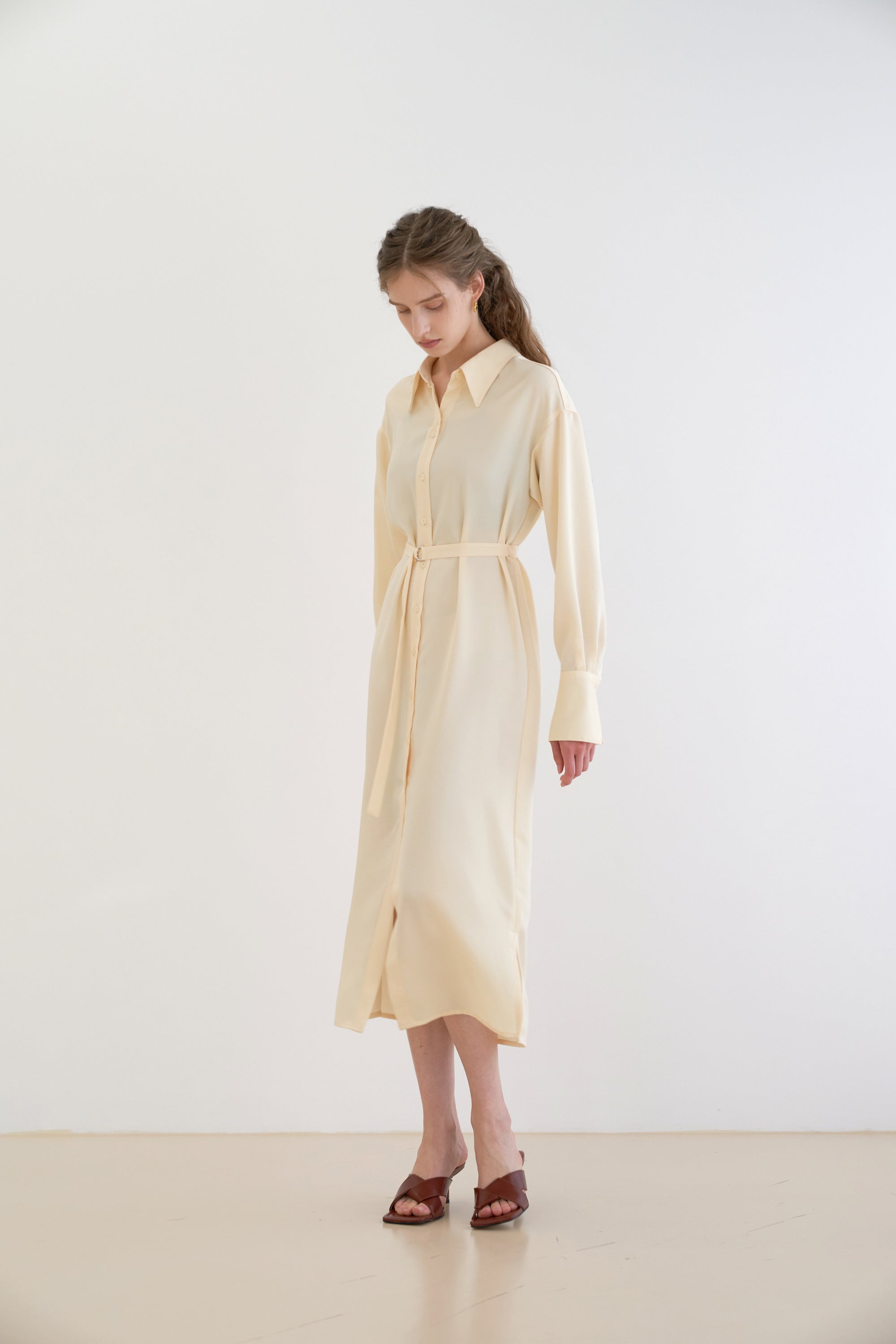 TWO-BUTTON SILKY LONG SHIRT DRESS_JAUNE