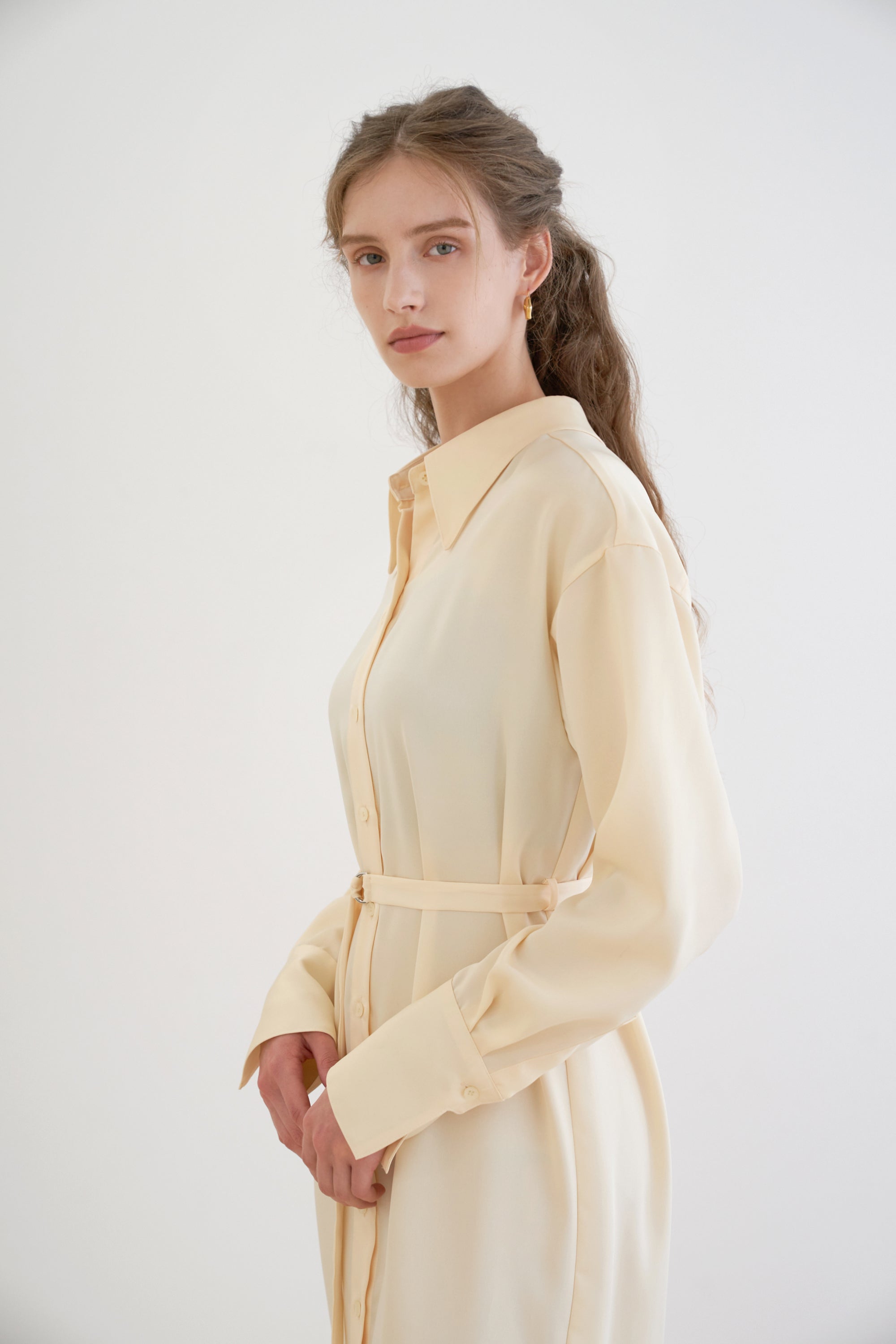 TWO-BUTTON SILKY LONG SHIRT DRESS_JAUNE