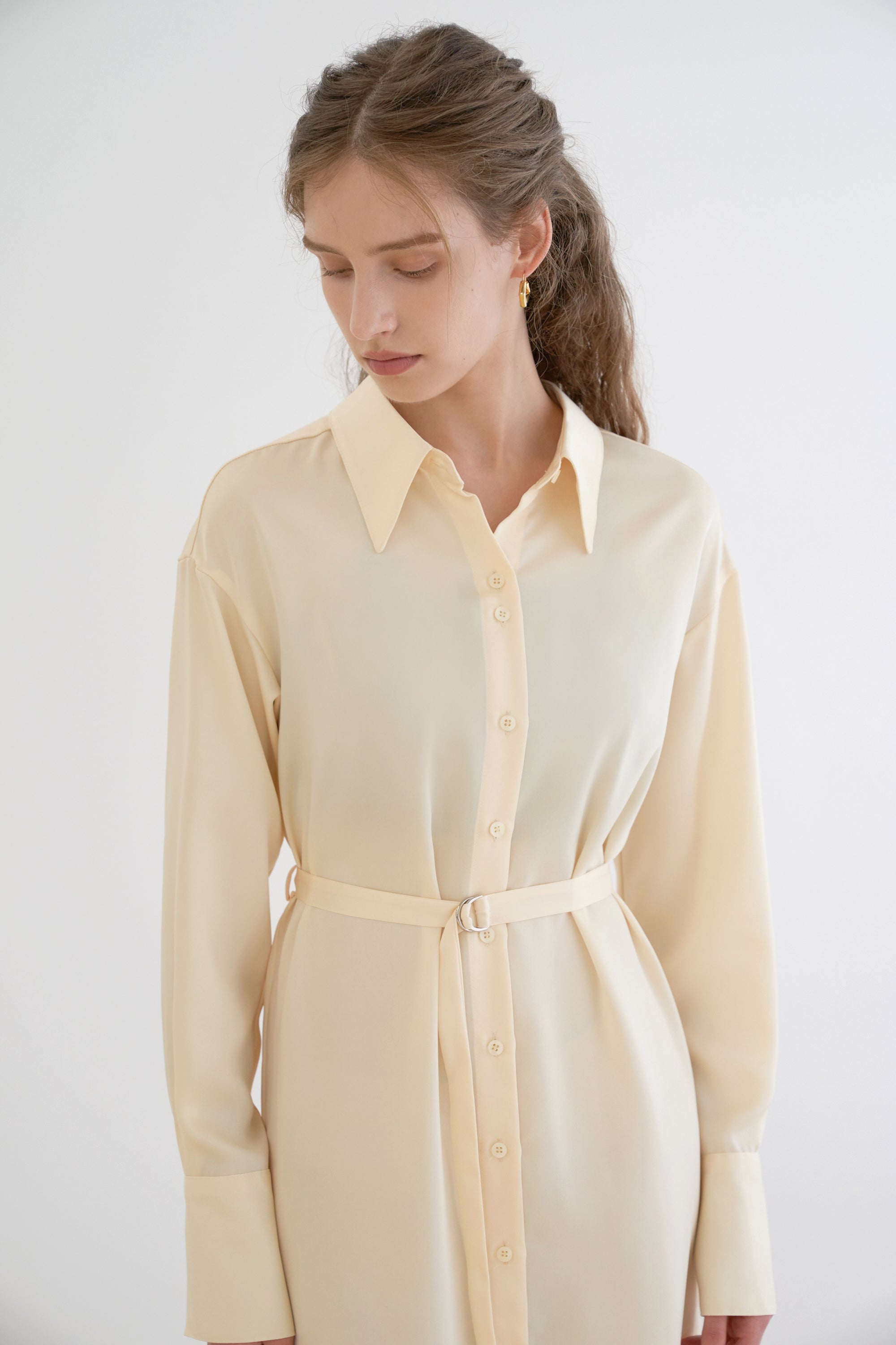 TWO-BUTTON SILKY LONG SHIRT DRESS_JAUNE