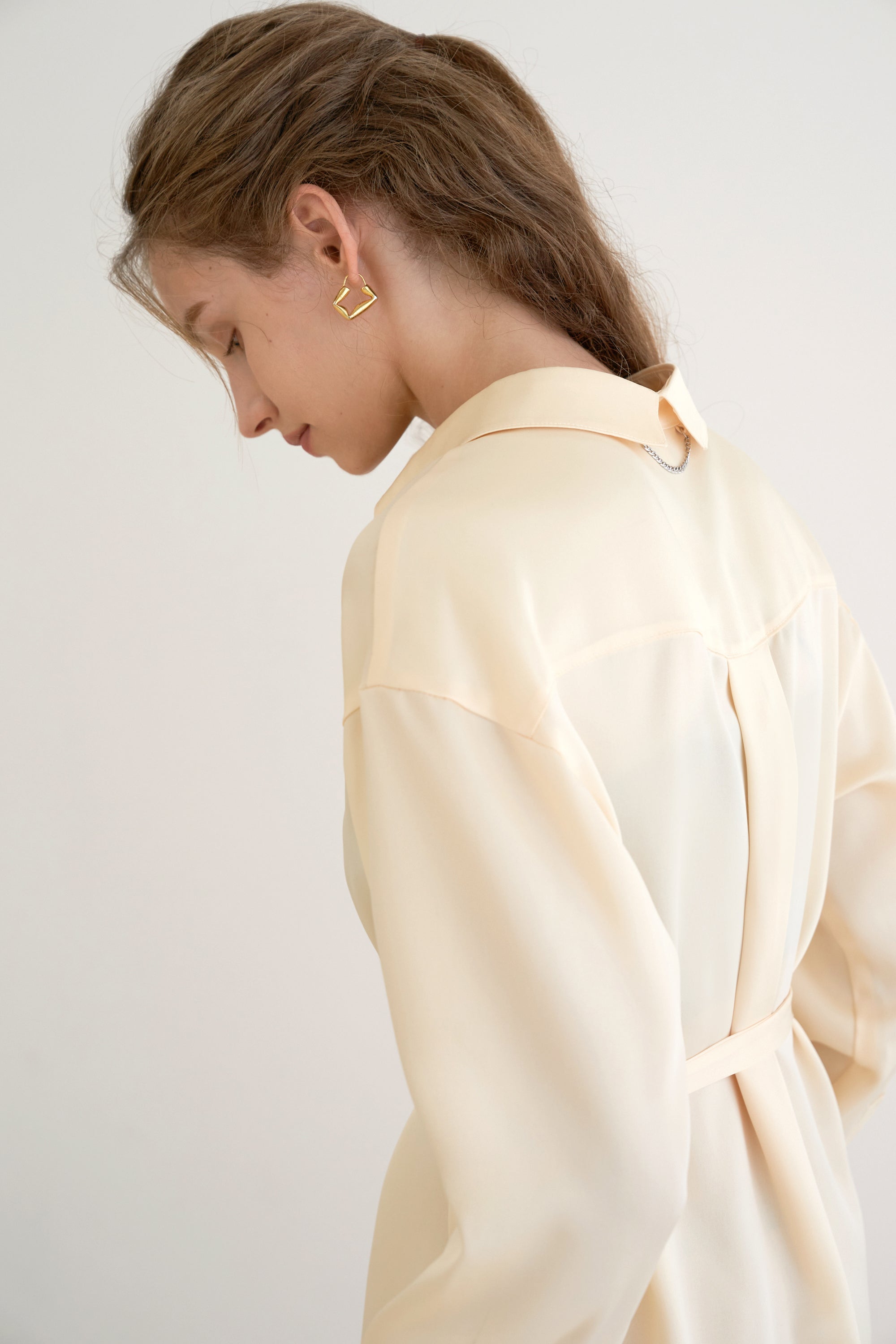 TWO-BUTTON SILKY LONG SHIRT DRESS_JAUNE