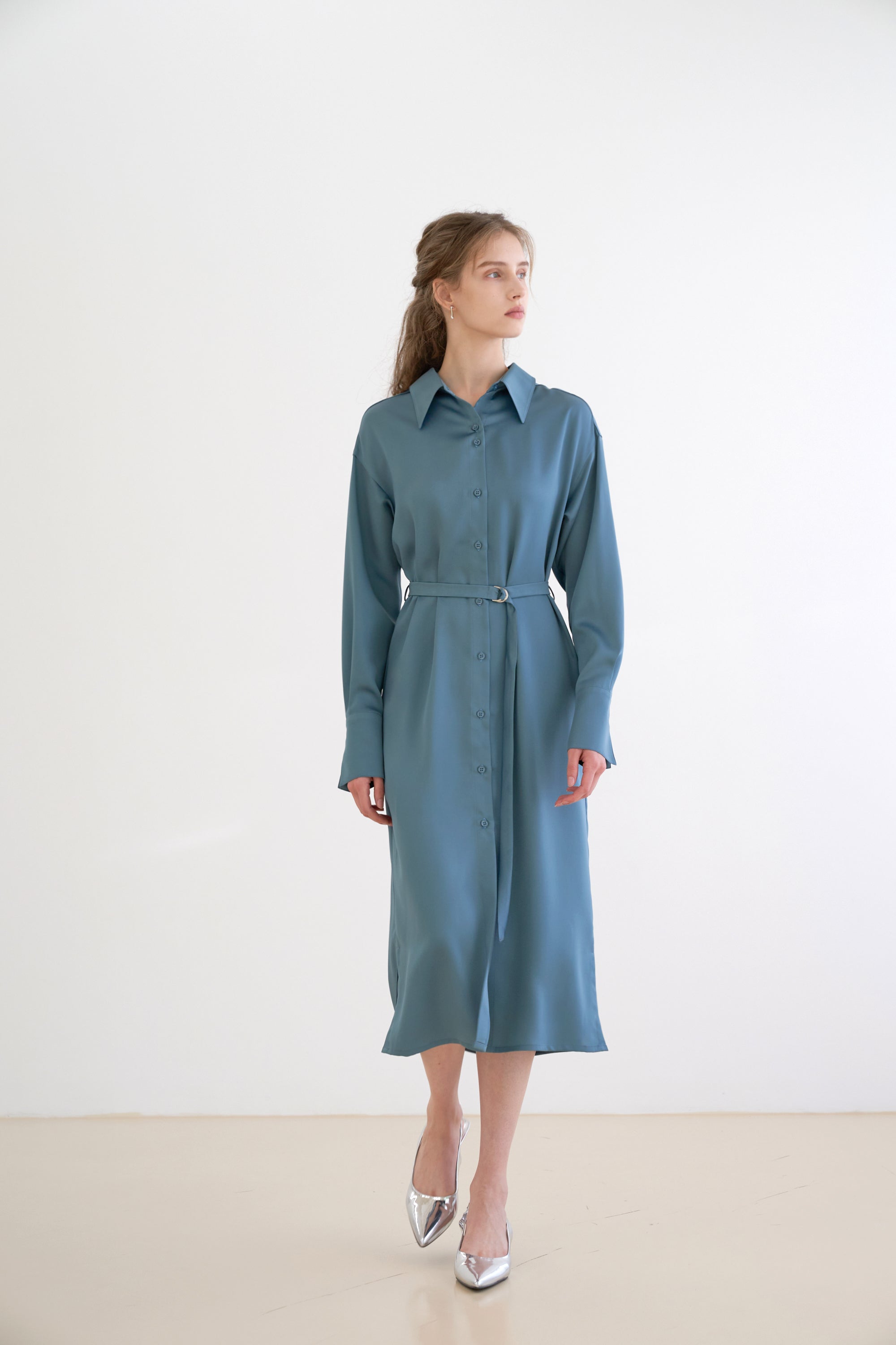 TWO-BUTTON SILKY LONG SHIRT DRESS_BLUE