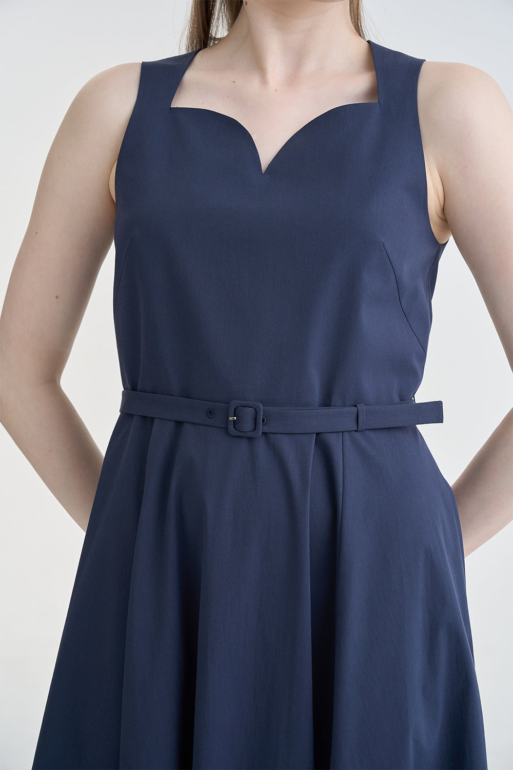 LESAVOIR, ROBE MIDI ÉVASÉE AVEC COL EN FORME COEUR_BLEU MARINE