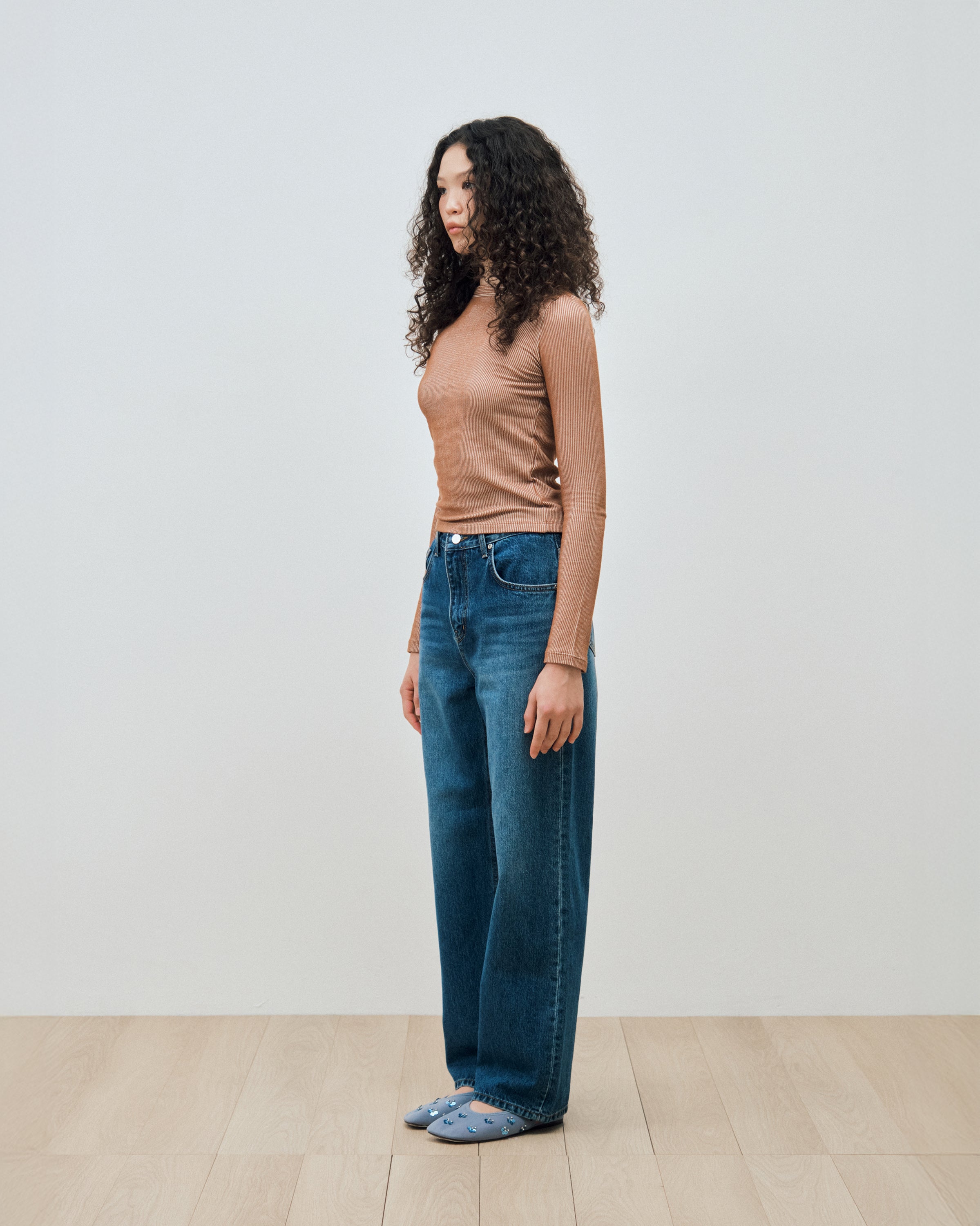 TWO-TONE RIBBED LONG SLEEVES TEE_BROWN