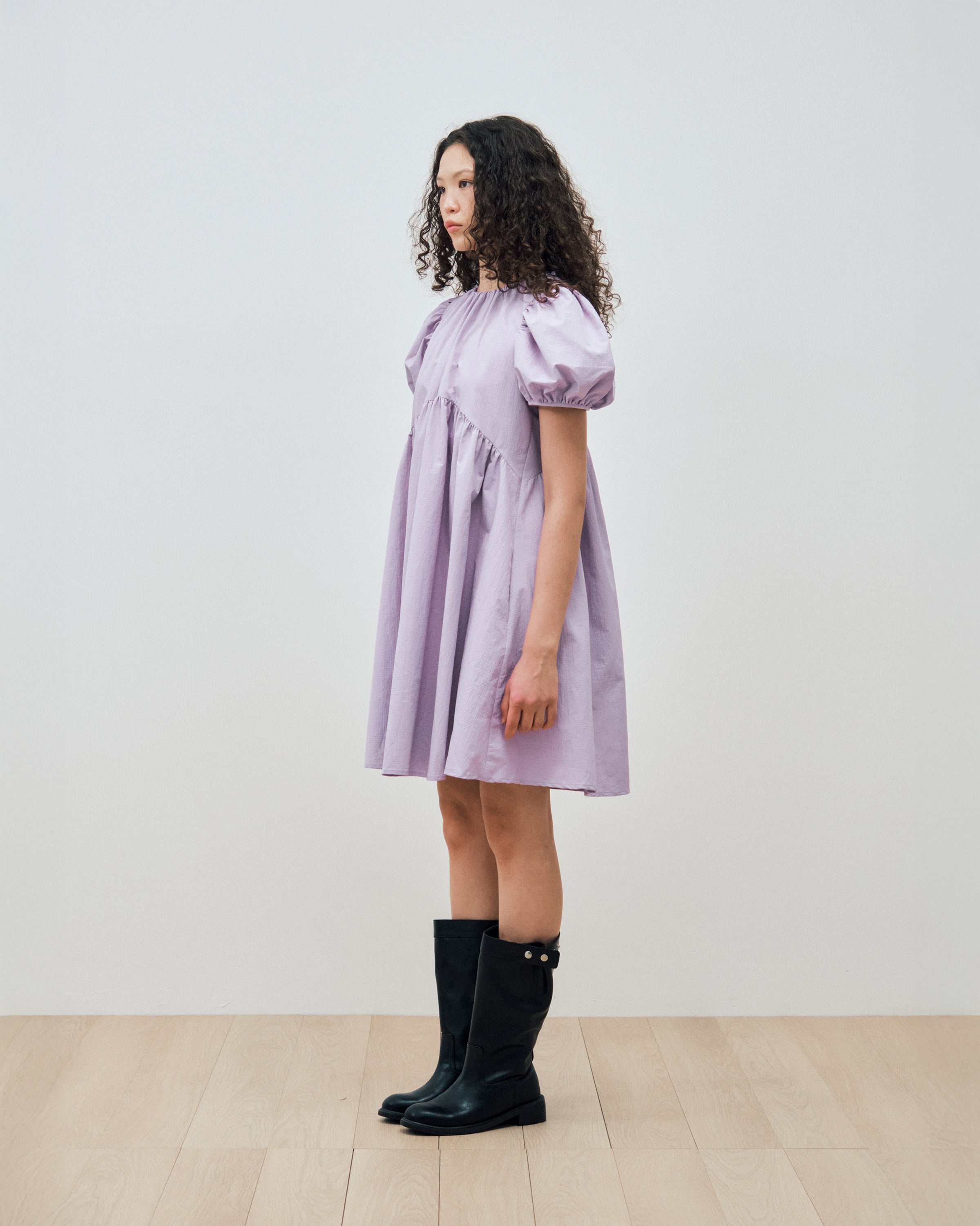 ROBE À MANCHES BOUFFANTES ET FRONCES ARQUÉES_VIOLET