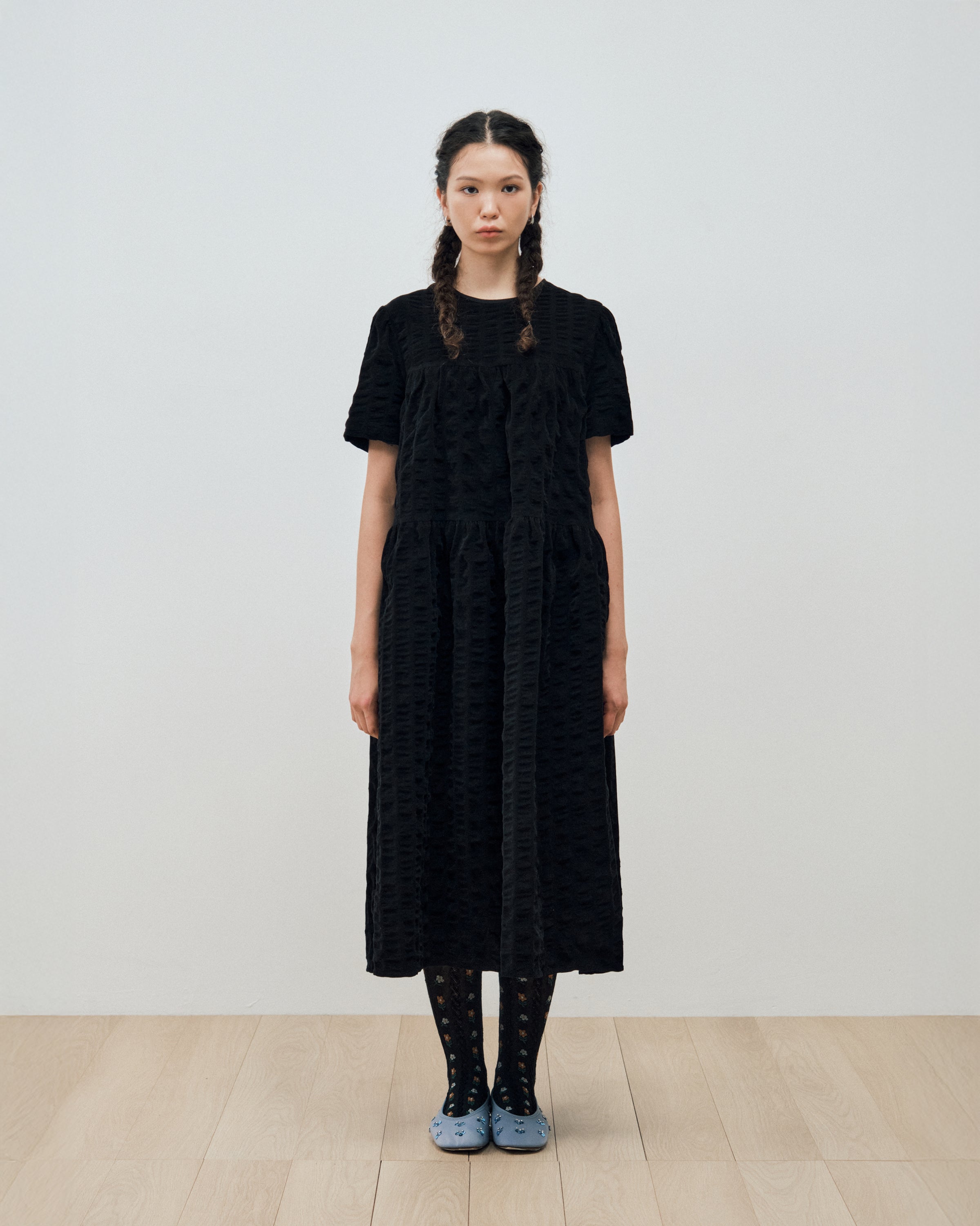 ROBE LONGUE MANCHES COURTES EN VELOURS CÔTELÉ_NOIR