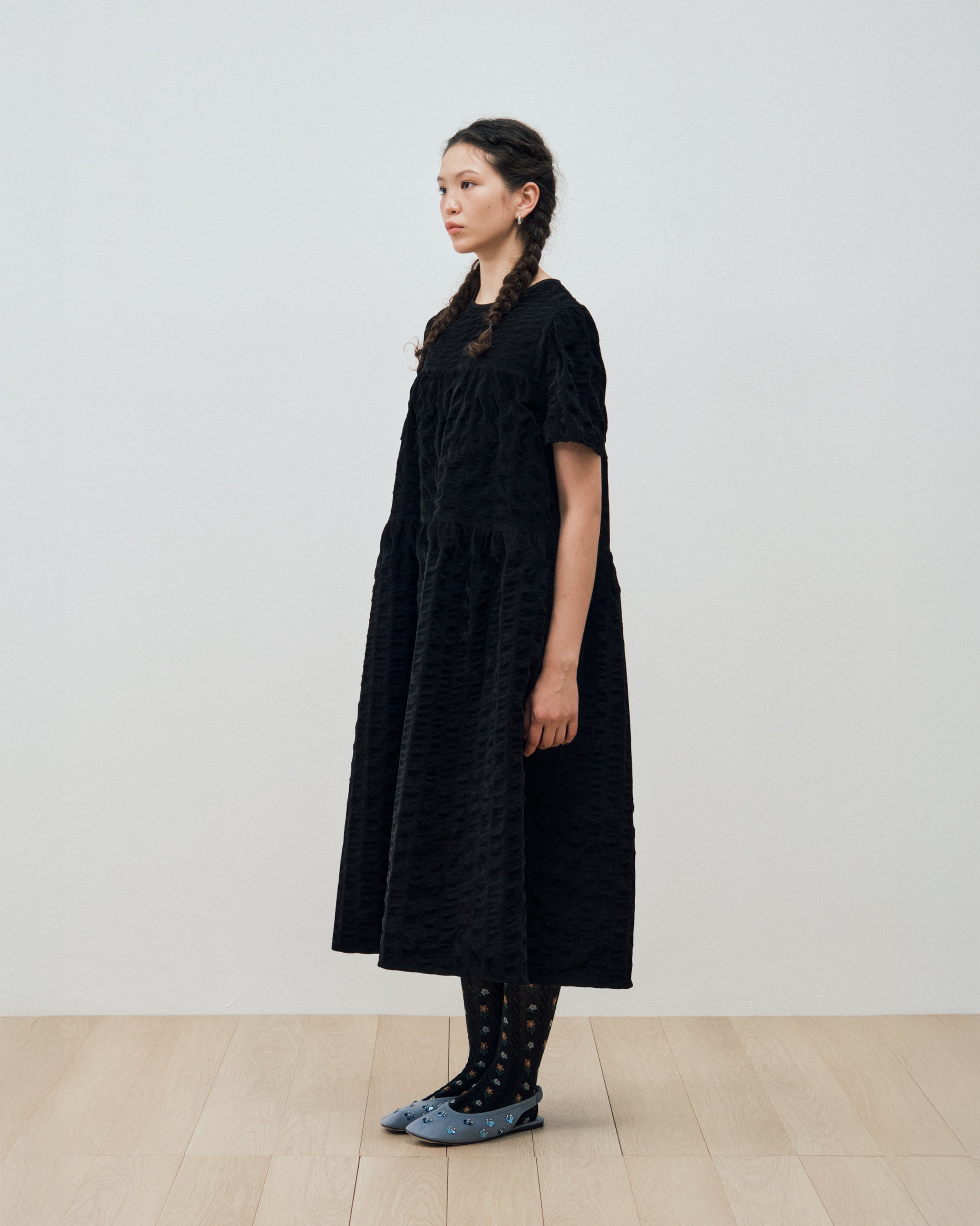 ROBE LONGUE MANCHES COURTES EN VELOURS CÔTELÉ_NOIR
