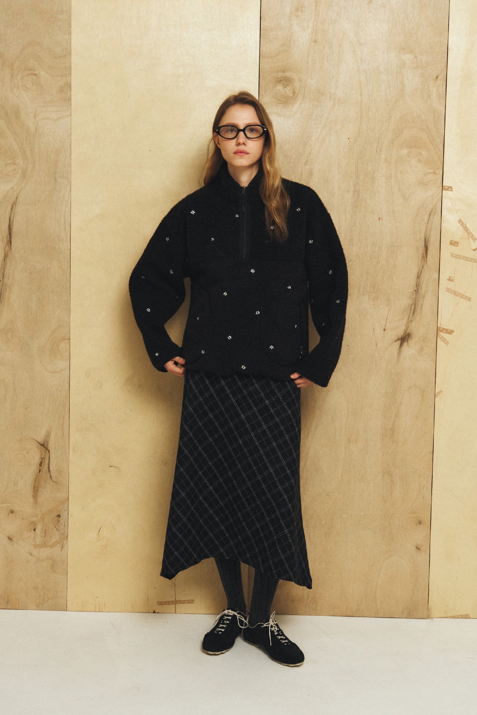 FLORAL EMBROIDERED HALF ZIP-UP FLEECE JACKET_BLACK