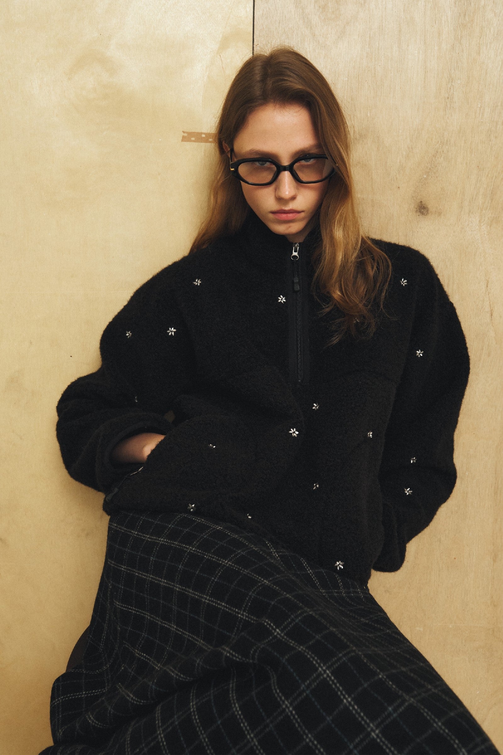 FLORAL EMBROIDERED HALF ZIP-UP FLEECE JACKET_BLACK