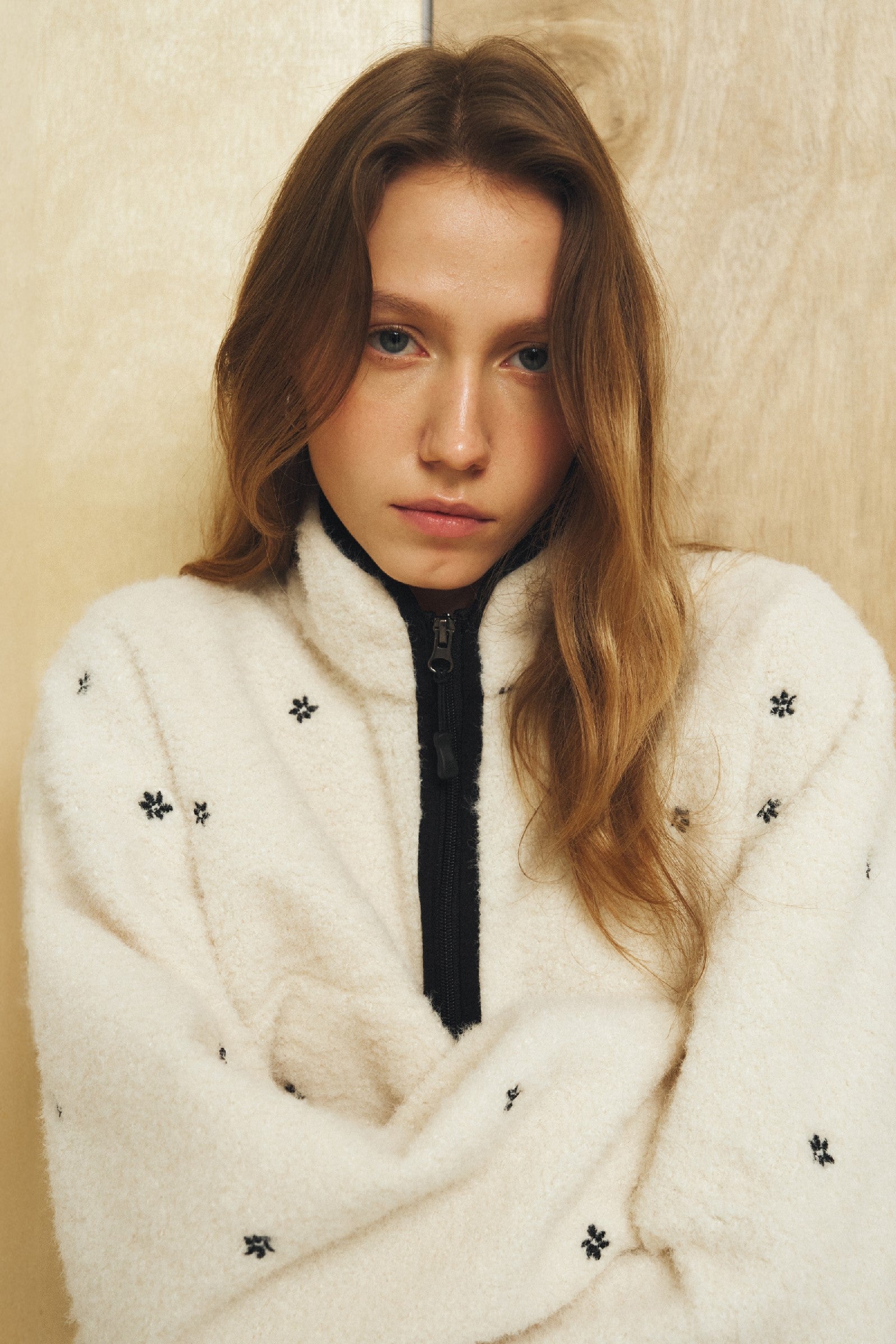 FLORAL EMBROIDERED HALF ZIP-UP FLEECE JACKET_IVORY