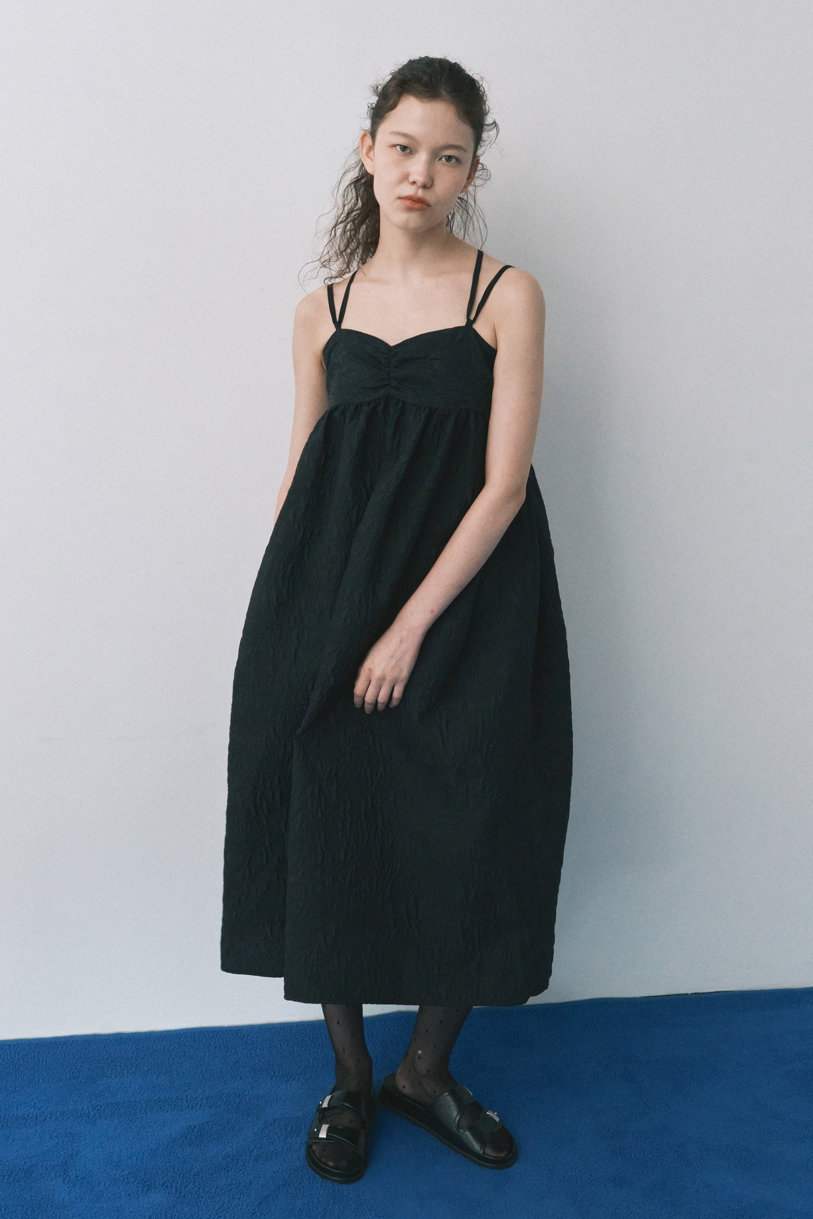 FLUFF SHIRRED JACQUARD DRESS_BLACK